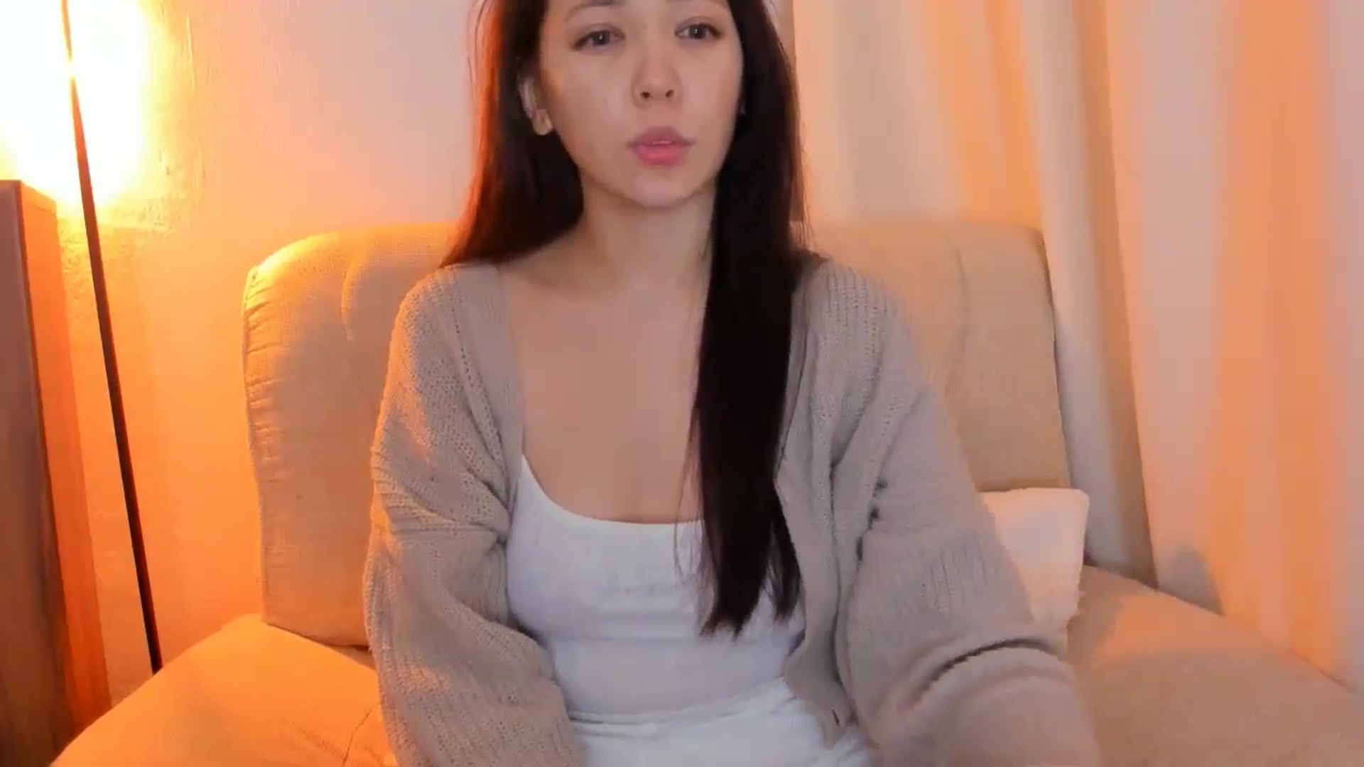 Gallery image thumbnail from Emarynmaya's myfreecams stream on, 04/25/2024, 24:37 image 2 of 20