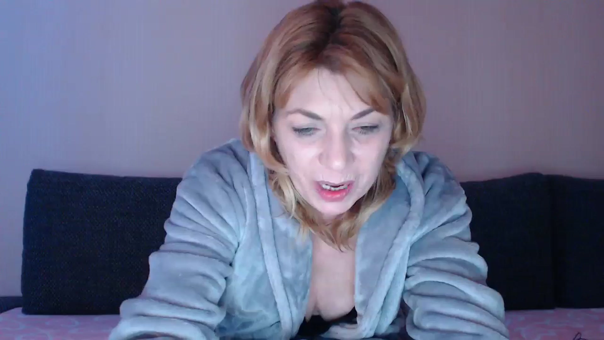 Gallery image thumbnail from EmasKnights's myfreecams stream on, 01/07/2024, 24:39 image 14 of 20