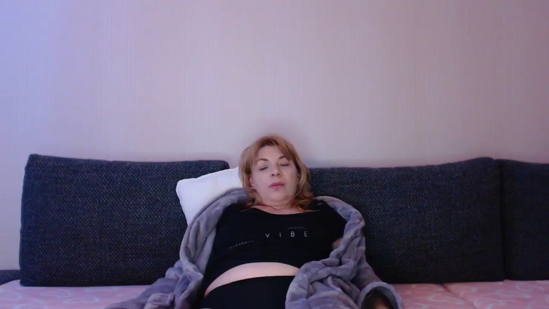 Gallery image thumbnail from EmasKnights's myfreecams stream on, 01/07/2024, 24:39 image 1 of 20