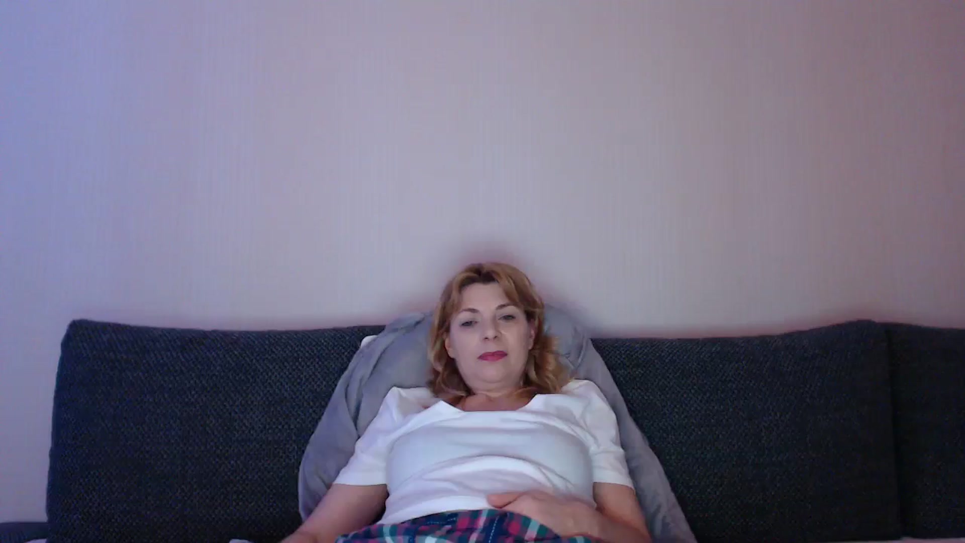 Gallery image thumbnail from EmasKnights's myfreecams stream on, 01/12/2024, 23:37 image 3 of 20