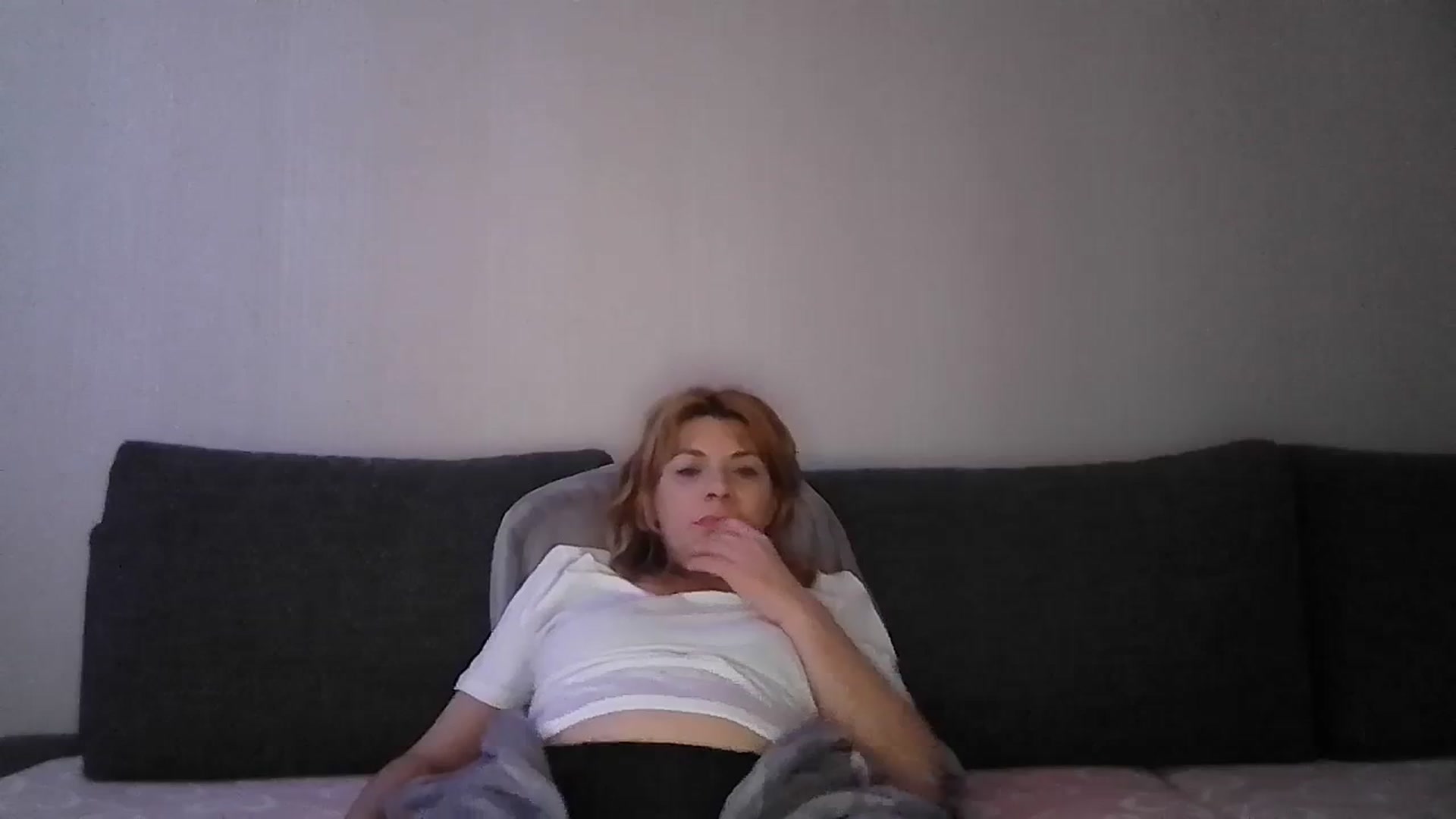 Gallery image thumbnail from EmasKnights's myfreecams stream on, 01/17/2024, 23:51 image 12 of 20