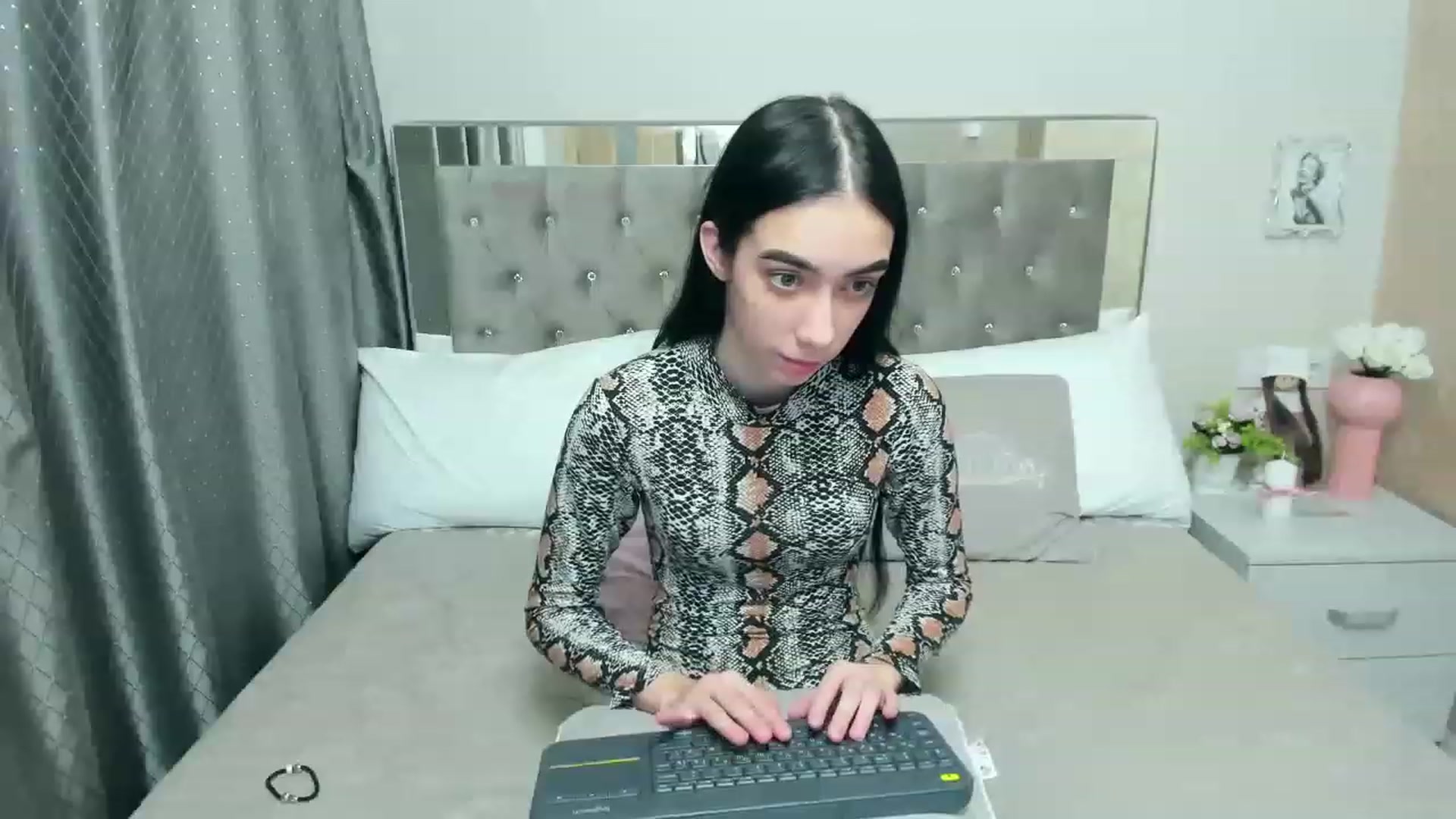 Gallery image thumbnail from Emastars_1's myfreecams stream on, 11/28/2022, 15:49 image 19 of 20