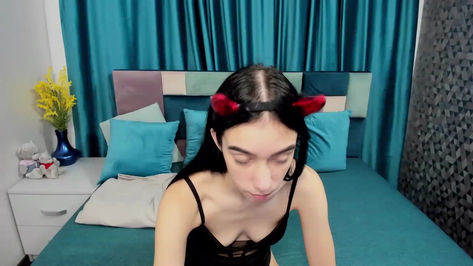 Gallery image thumbnail from Emastars_1's myfreecams stream on, 12/01/2022, 12:20 image 17 of 20