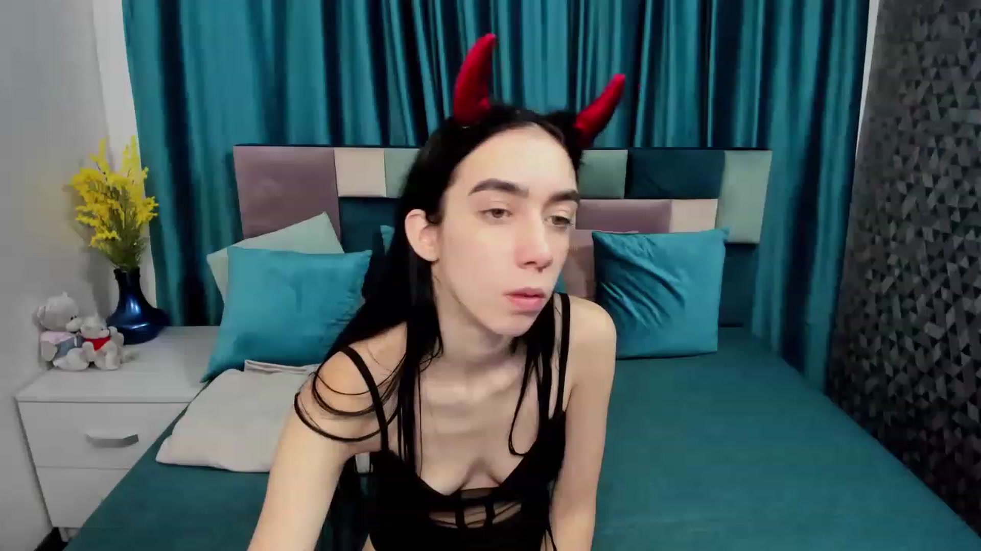 Gallery image thumbnail from Emastars_1's myfreecams stream on, 12/01/2022, 12:20 image 15 of 20