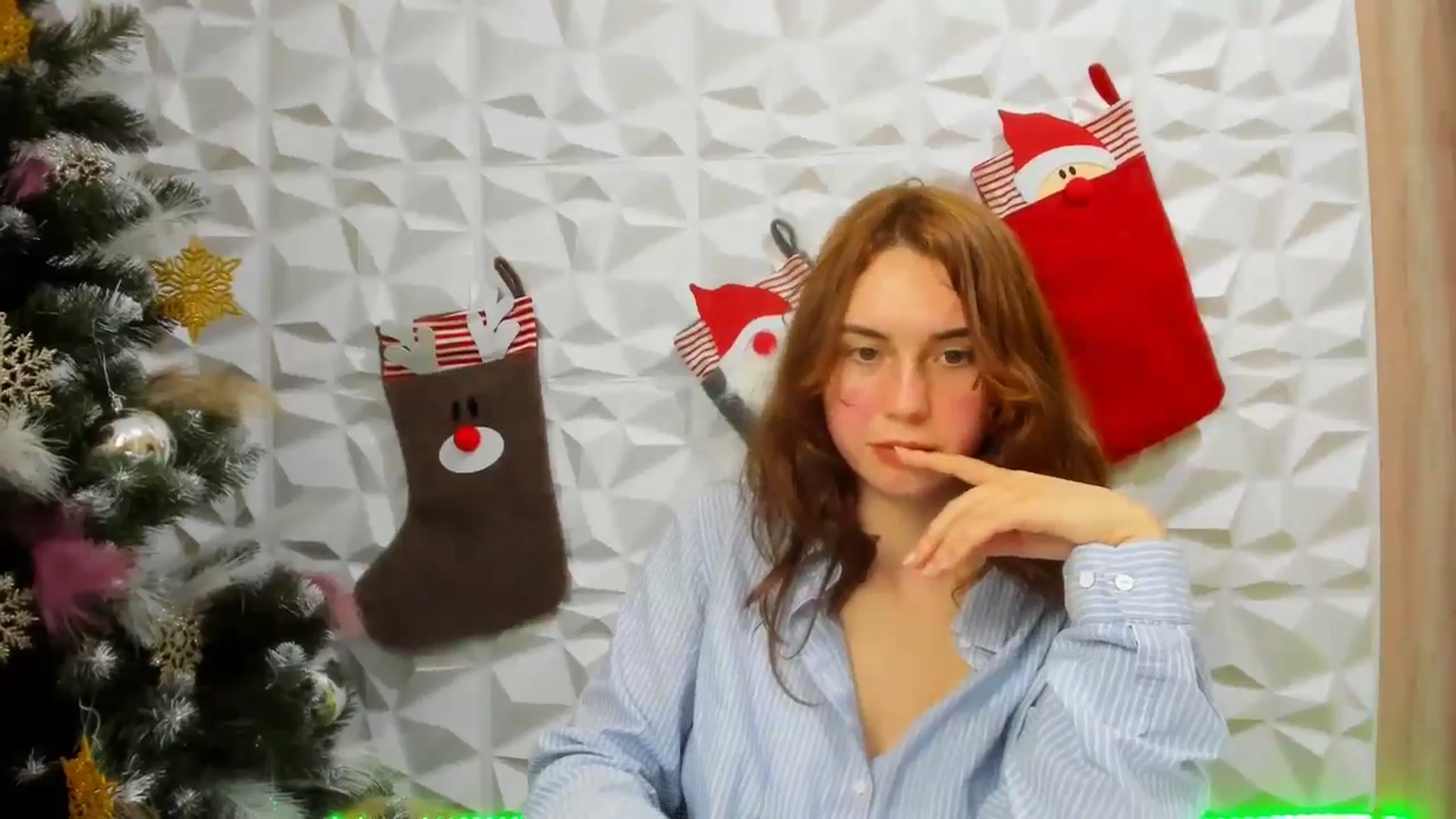 Gallery image thumbnail from EmberMoon's myfreecams stream on, 12/20/2024, 13:20 image 4 of 20