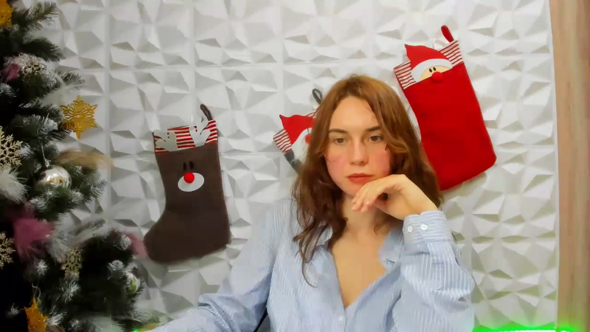 Gallery image thumbnail from EmberMoon's myfreecams stream on, 12/20/2024, 13:20 image 3 of 20