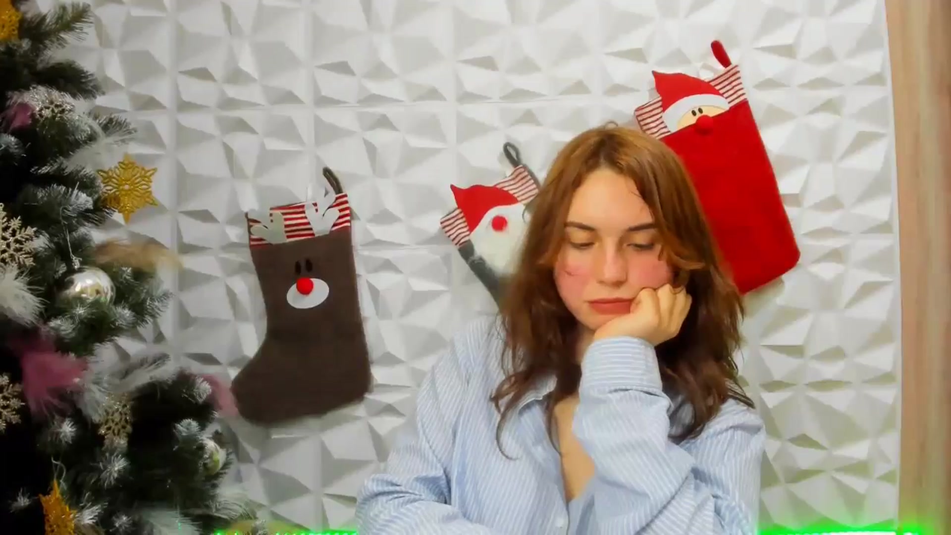 Gallery image thumbnail from EmberMoon's myfreecams stream on, 12/20/2024, 13:20 image 6 of 20