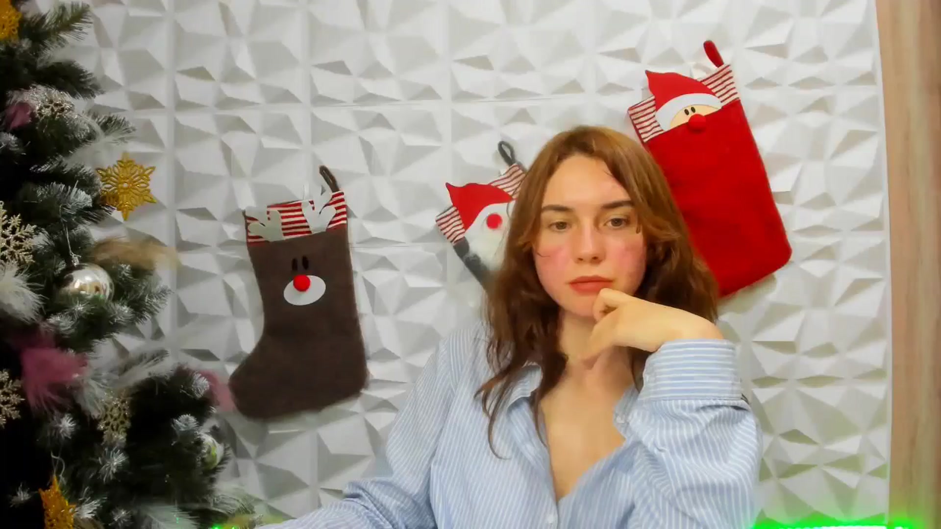 Gallery image thumbnail from EmberMoon's myfreecams stream on, 12/20/2024, 13:20 image 7 of 20