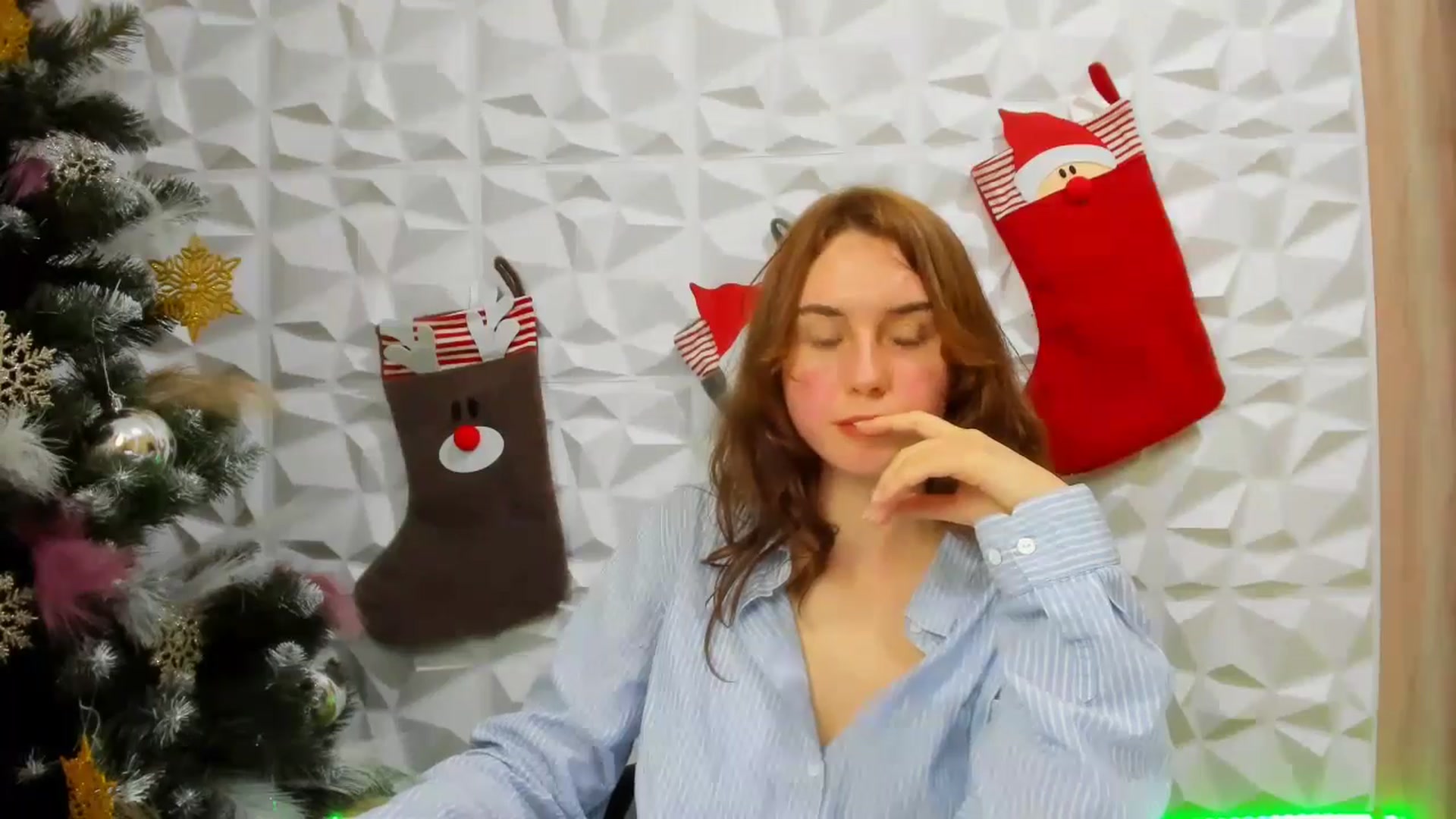 Gallery image thumbnail from EmberMoon's myfreecams stream on, 12/20/2024, 13:20 image 2 of 20