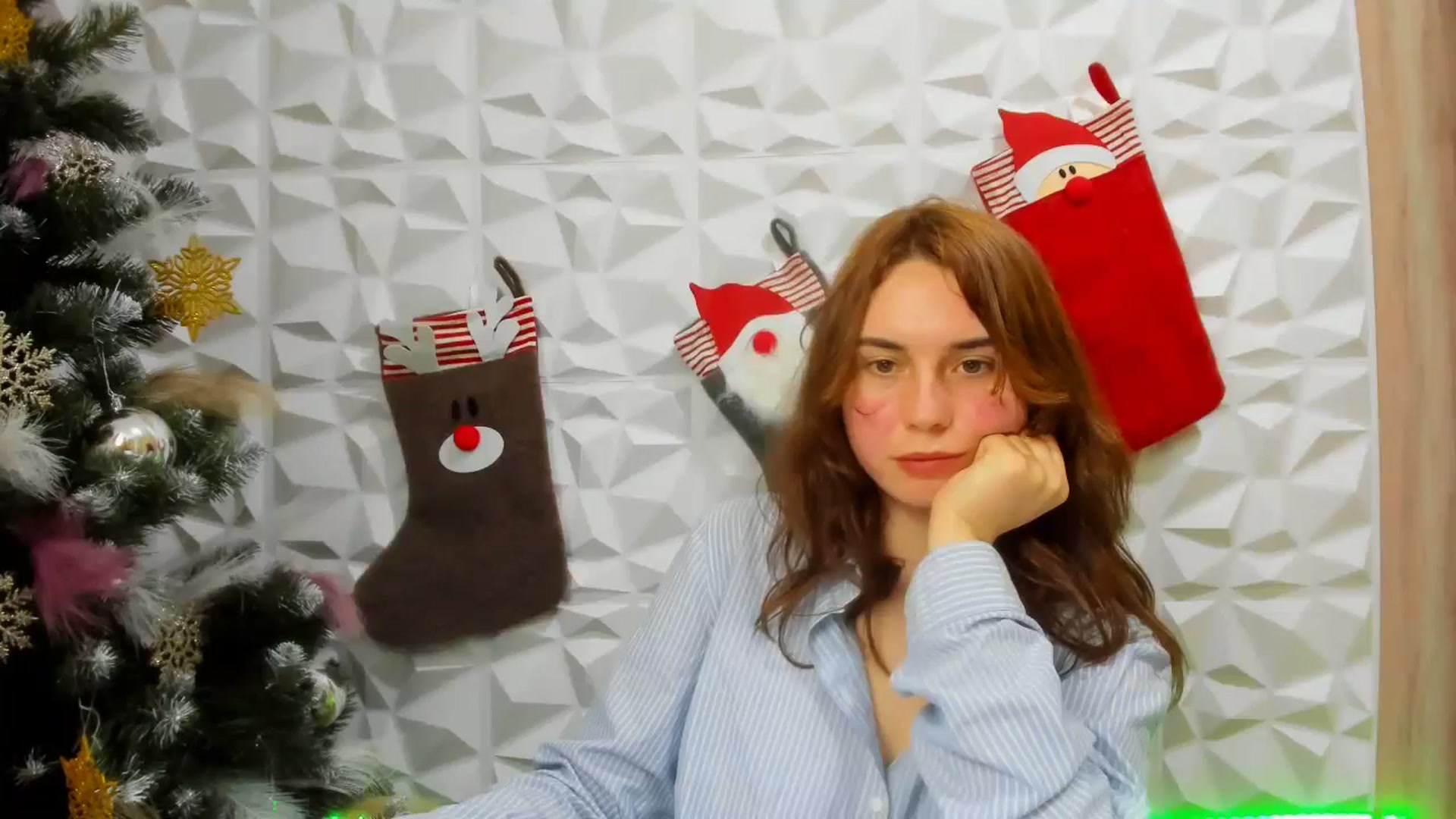Gallery image thumbnail from EmberMoon's myfreecams stream on, 12/20/2024, 13:20 image 19 of 20