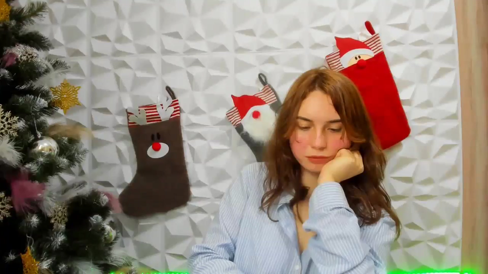 Gallery image thumbnail from EmberMoon's myfreecams stream on, 12/20/2024, 13:20 image 20 of 20