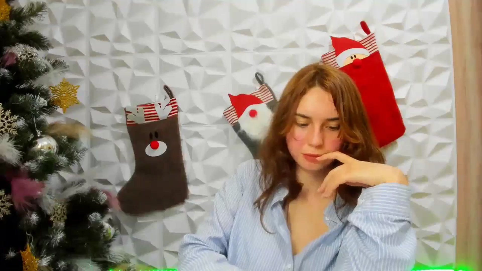 Gallery image thumbnail from EmberMoon's myfreecams stream on, 12/20/2024, 13:20 image 10 of 20