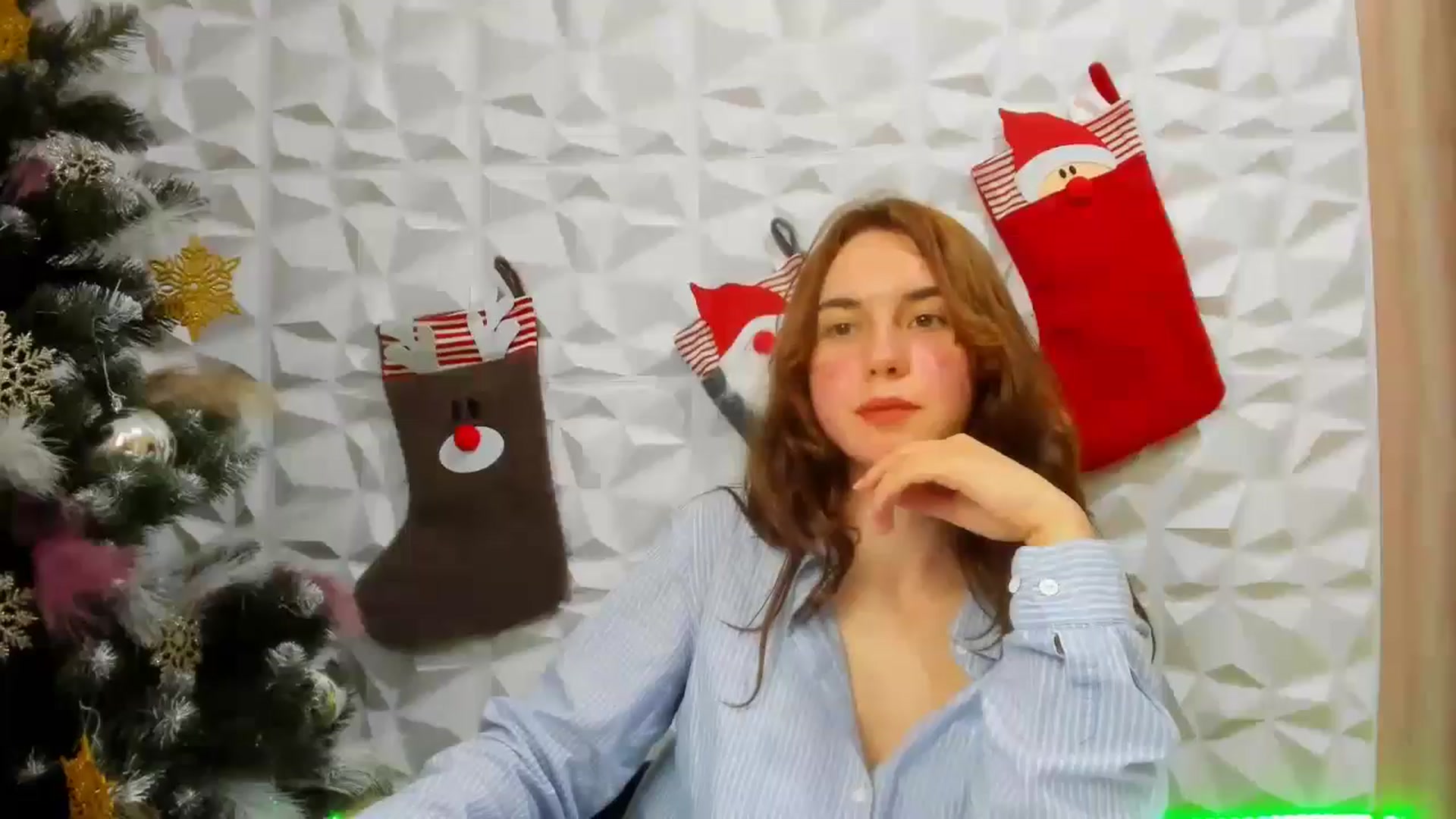 Gallery image thumbnail from EmberMoon's myfreecams stream on, 12/20/2024, 13:20 image 1 of 20