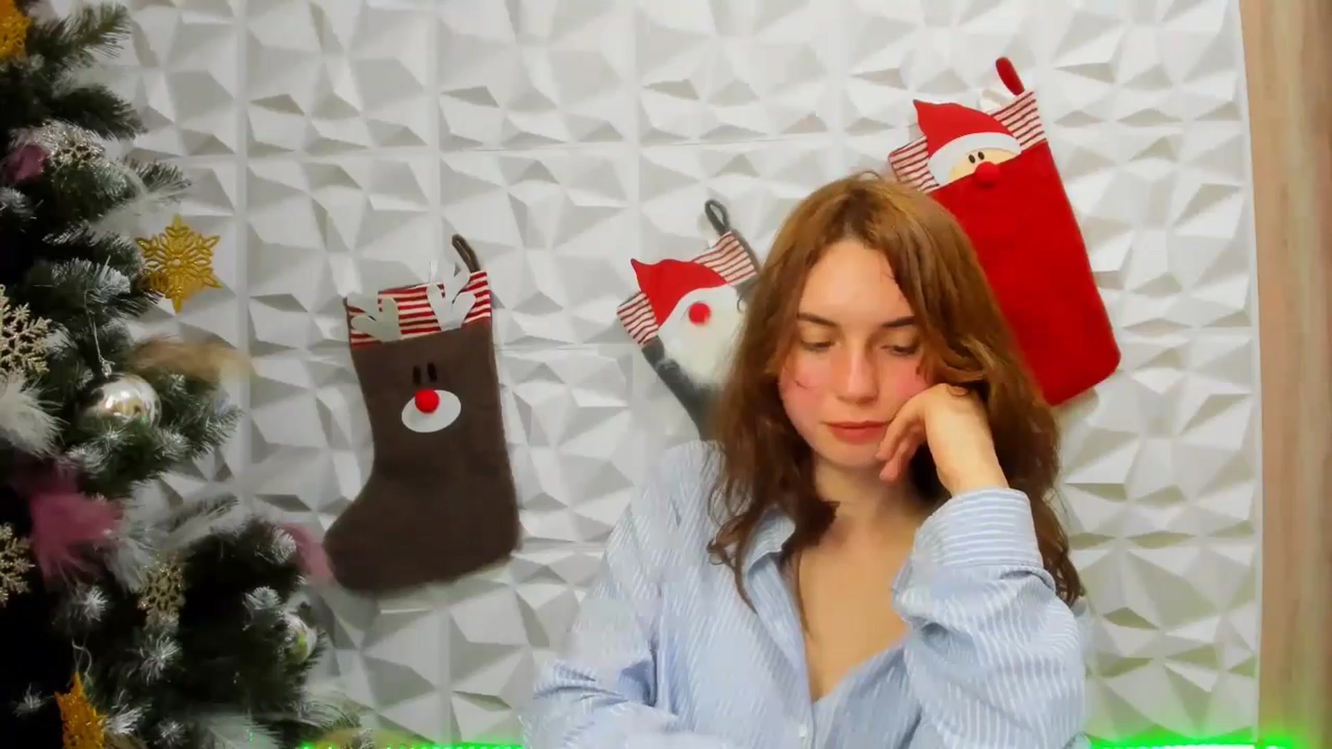 Gallery image thumbnail from EmberMoon's myfreecams stream on, 12/20/2024, 13:20 image 12 of 20