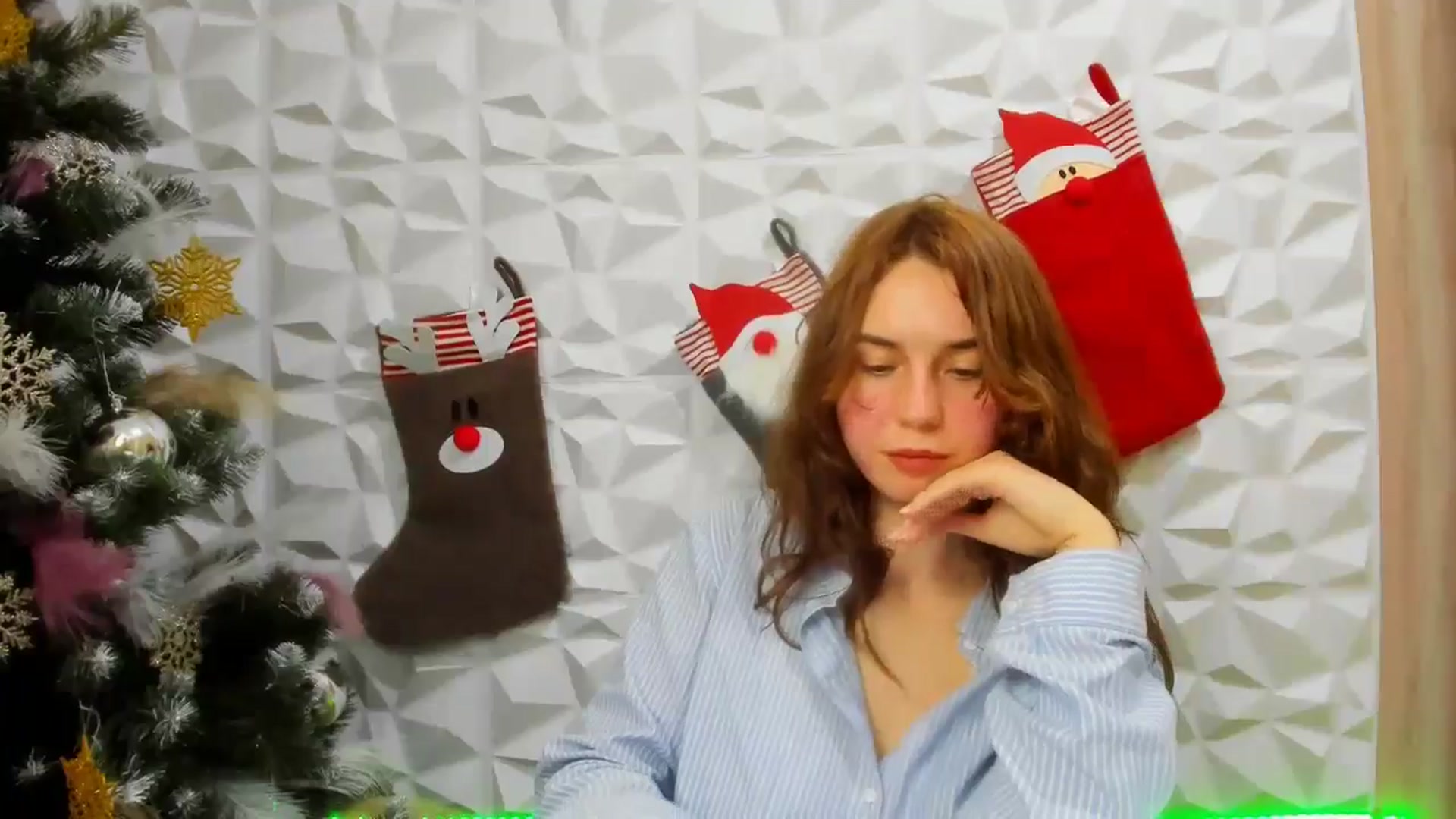 Gallery image thumbnail from EmberMoon's myfreecams stream on, 12/20/2024, 13:20 image 16 of 20