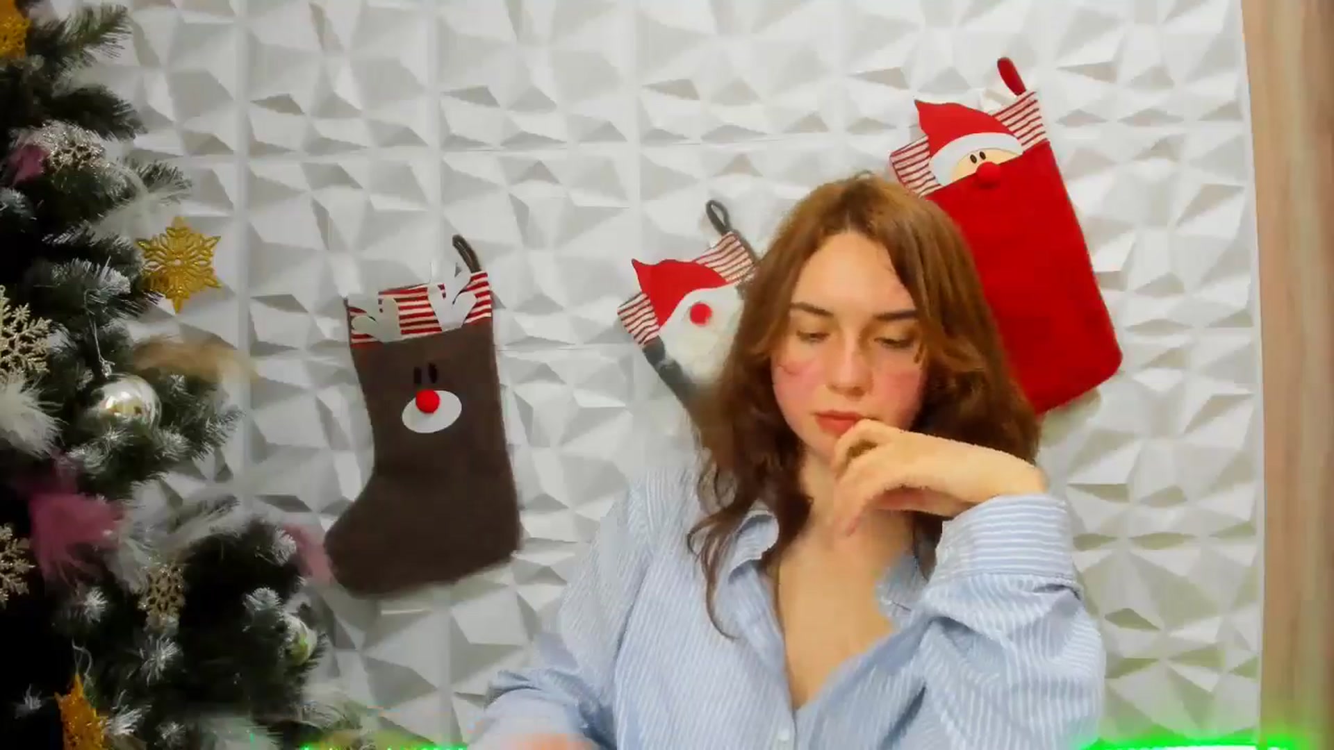 Gallery image thumbnail from EmberMoon's myfreecams stream on, 12/20/2024, 13:20 image 8 of 20