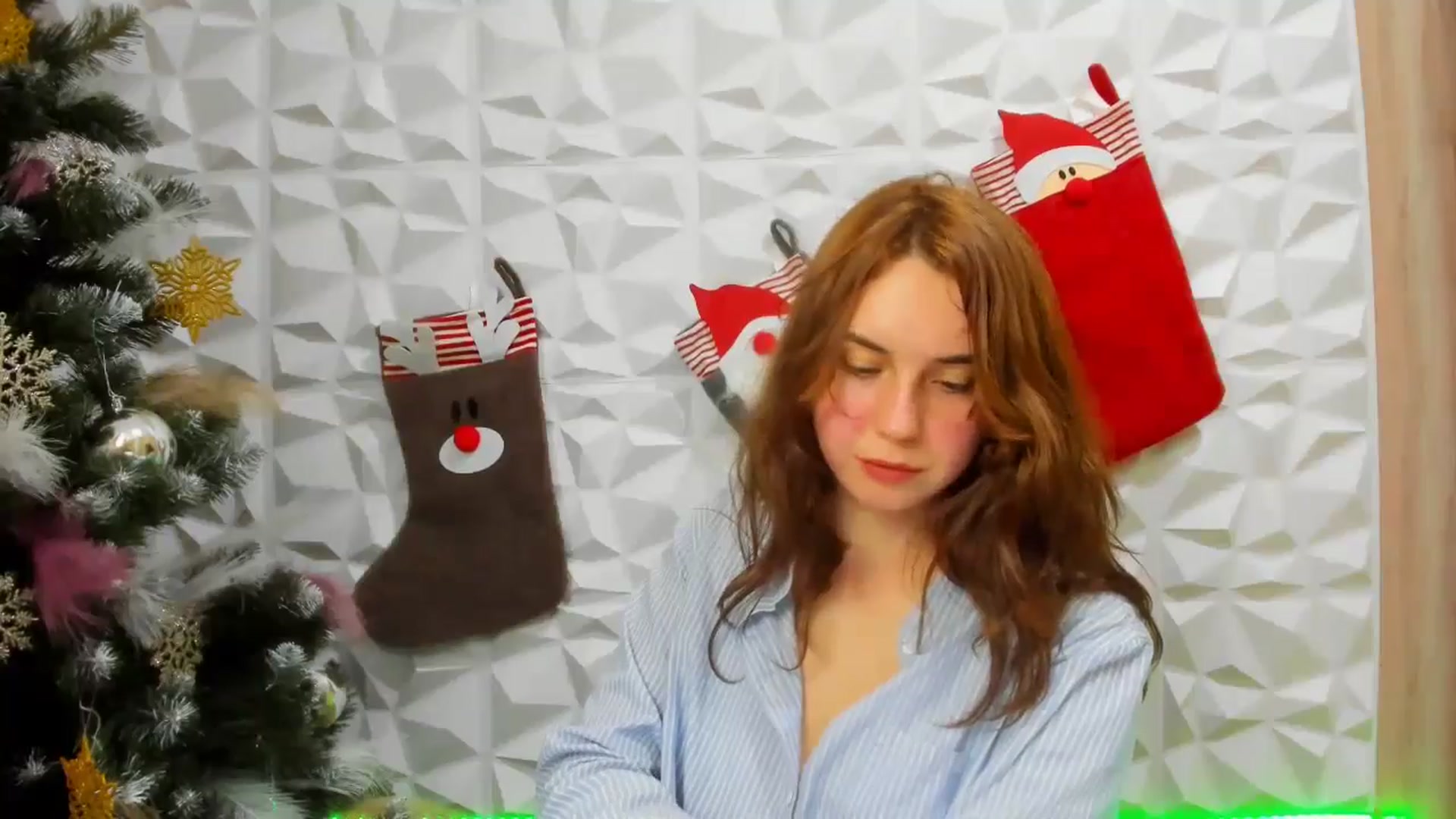 Gallery image thumbnail from EmberMoon's myfreecams stream on, 12/20/2024, 13:20 image 5 of 20