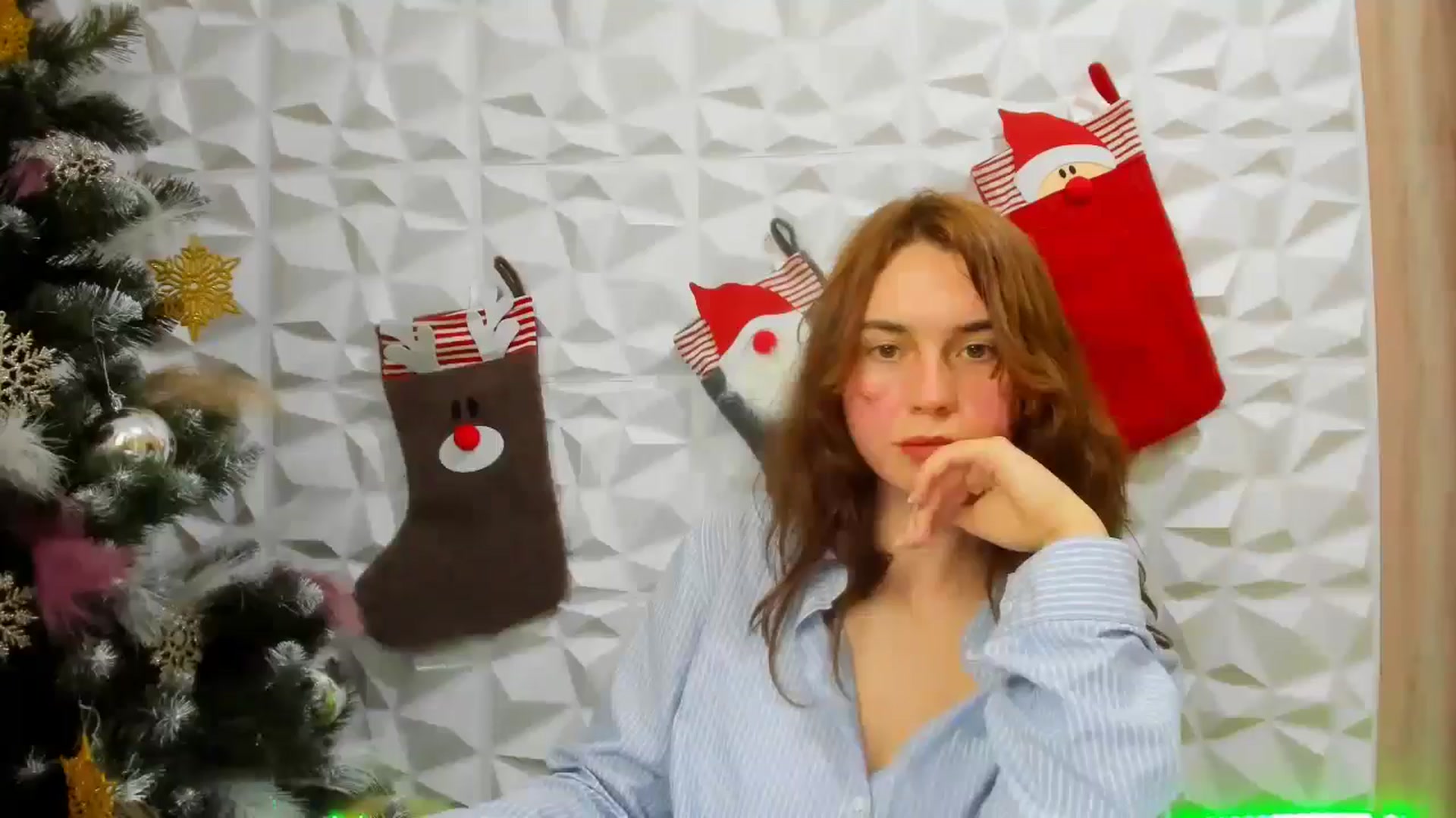Gallery image thumbnail from EmberMoon's myfreecams stream on, 12/20/2024, 13:20 image 11 of 20