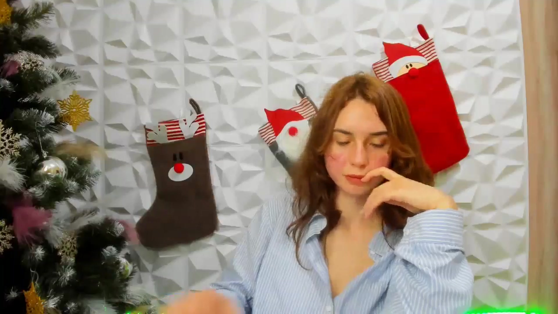 Gallery image thumbnail from EmberMoon's myfreecams stream on, 12/20/2024, 13:20 image 9 of 20