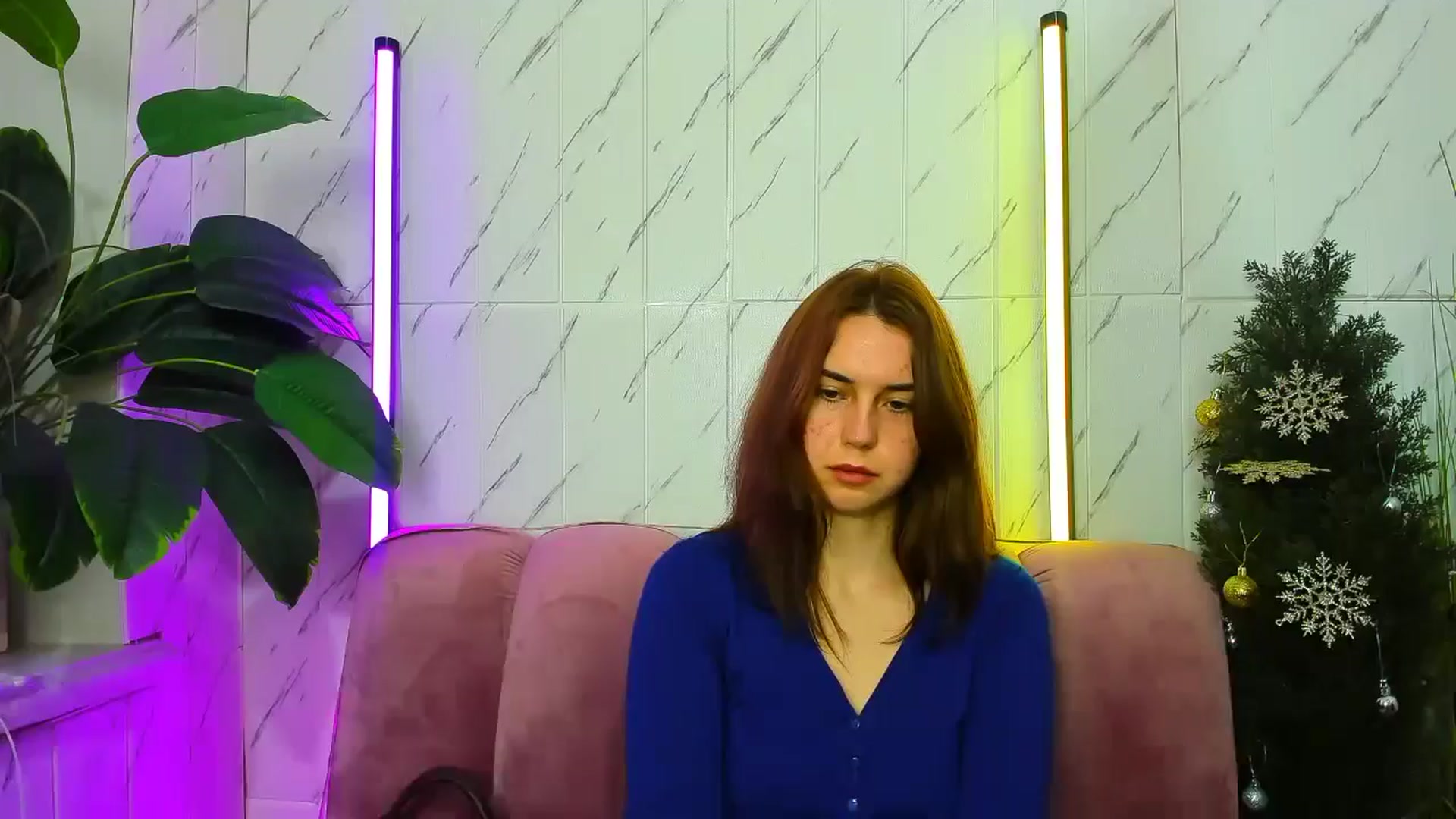 Gallery image thumbnail from EmberMoon's myfreecams stream on, 12/22/2024, 12:40 image 14 of 20