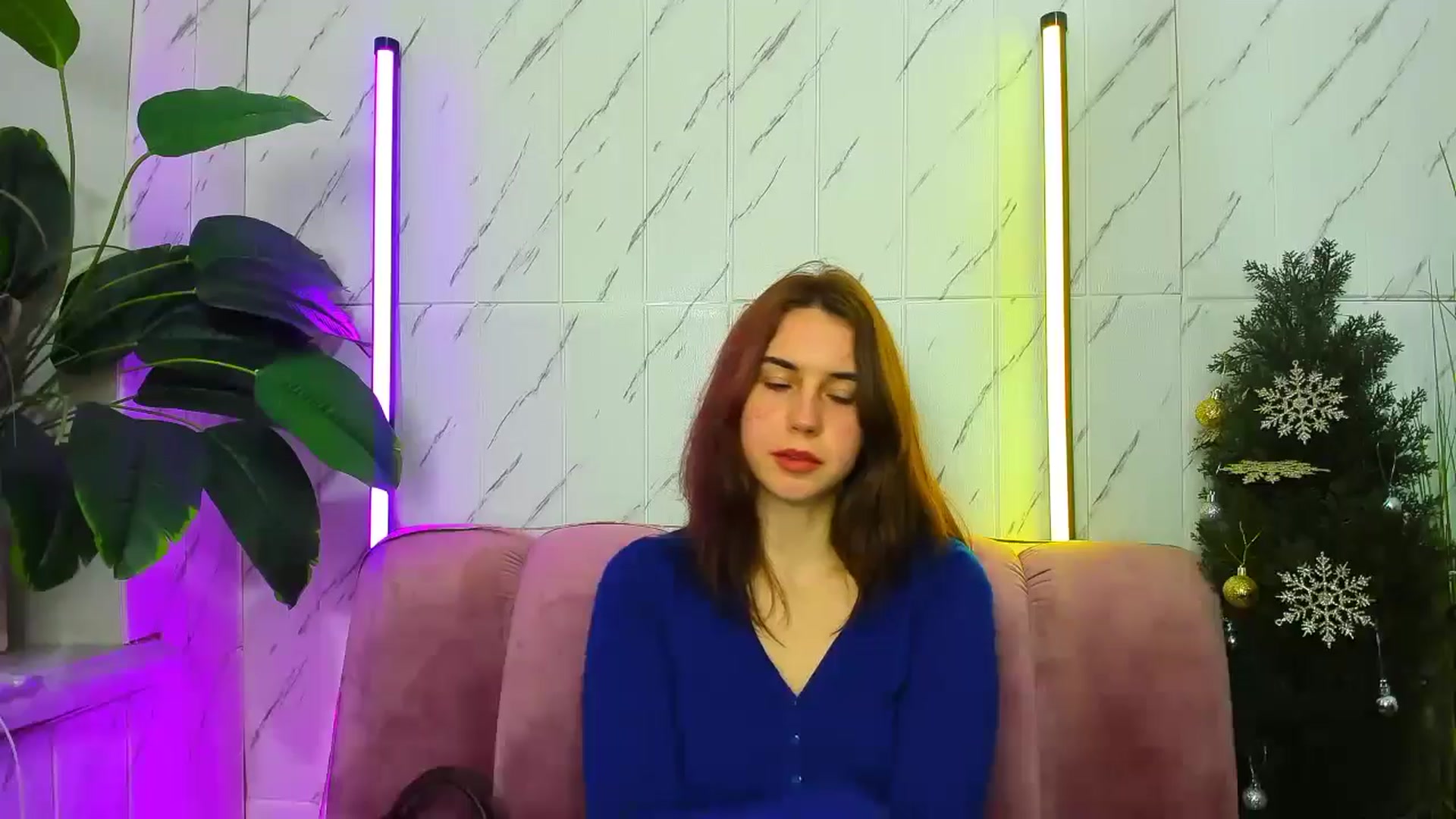 Gallery image thumbnail from EmberMoon's myfreecams stream on, 12/22/2024, 12:40 image 6 of 20