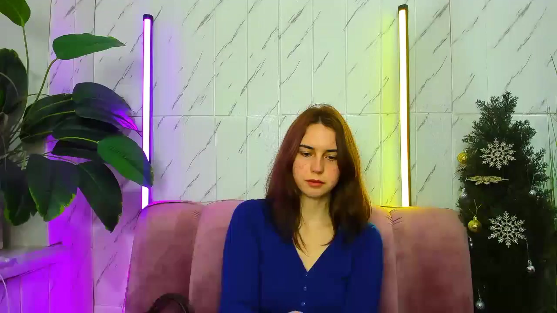 Gallery image thumbnail from EmberMoon's myfreecams stream on, 12/22/2024, 12:40 image 19 of 20