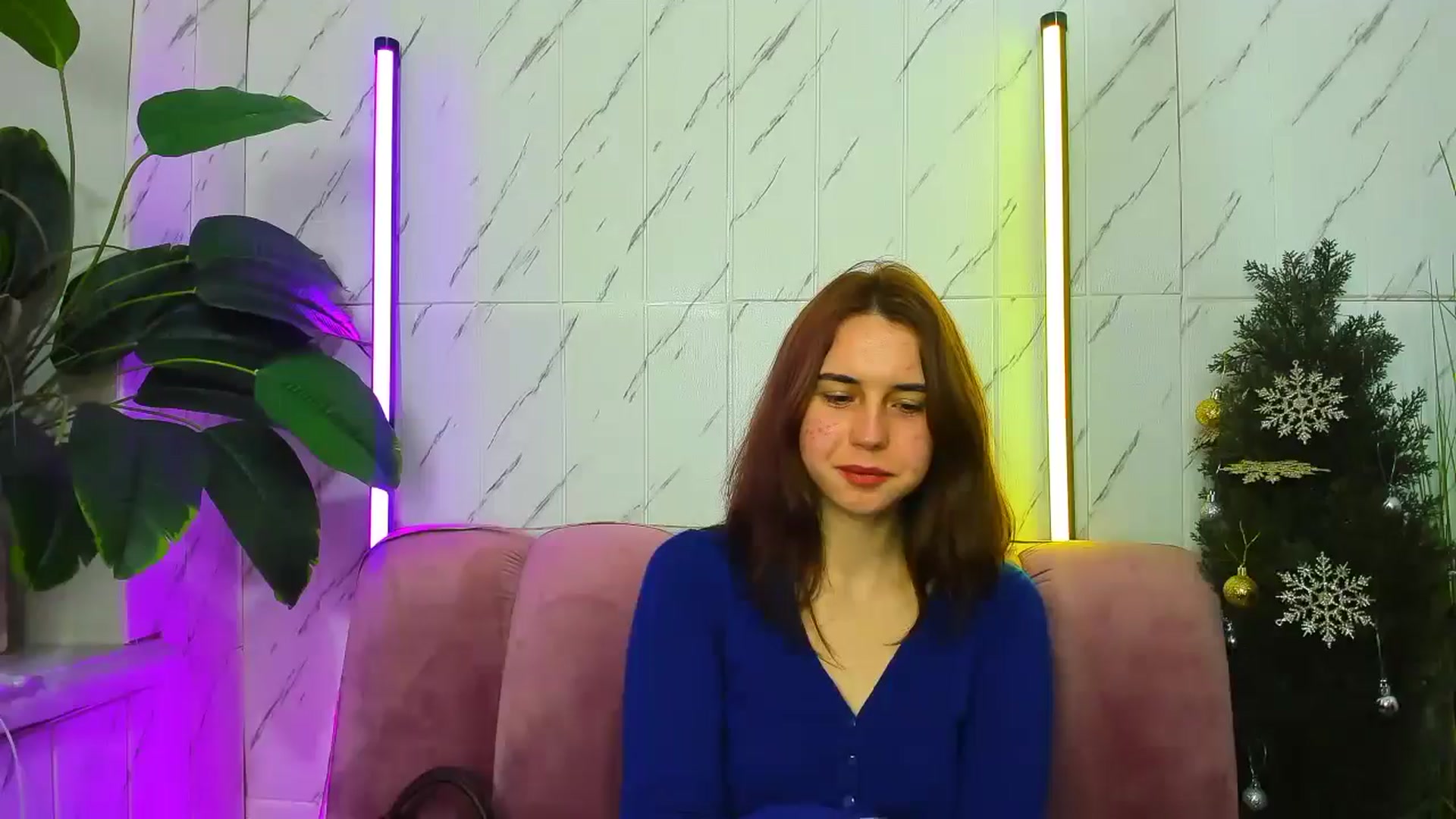 Gallery image thumbnail from EmberMoon's myfreecams stream on, 12/22/2024, 12:40 image 15 of 20