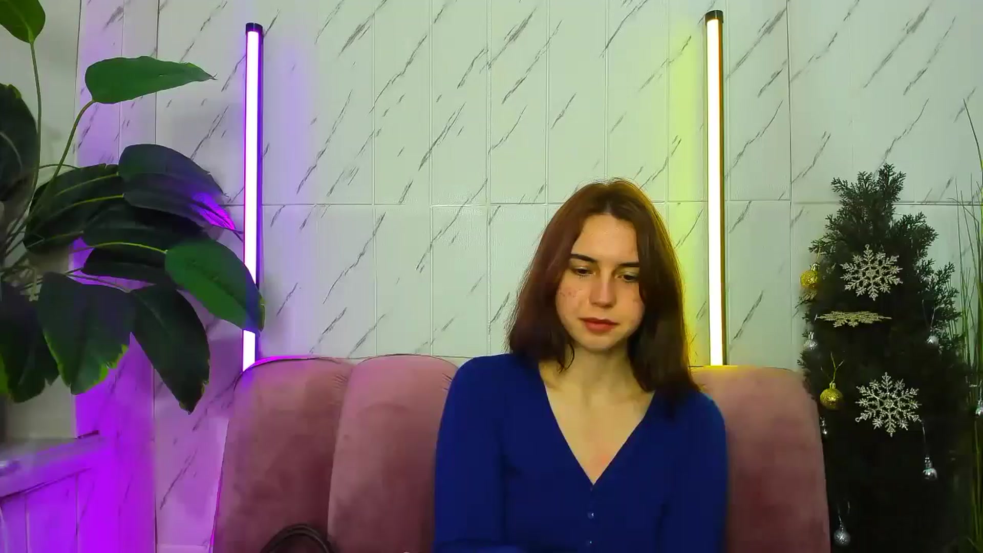 Gallery image thumbnail from EmberMoon's myfreecams stream on, 12/22/2024, 13:54 image 16 of 20