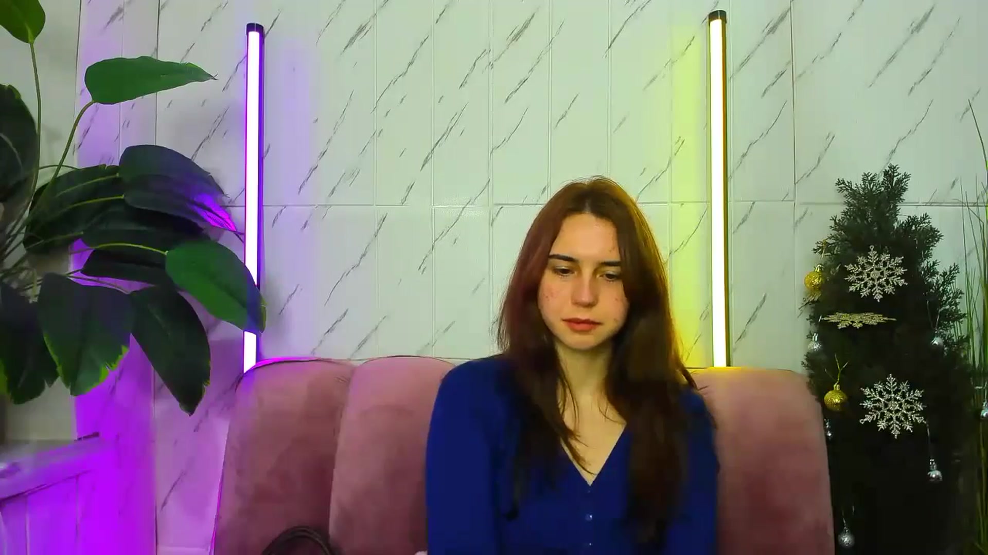 Gallery image thumbnail from EmberMoon's myfreecams stream on, 12/22/2024, 13:54 image 4 of 20