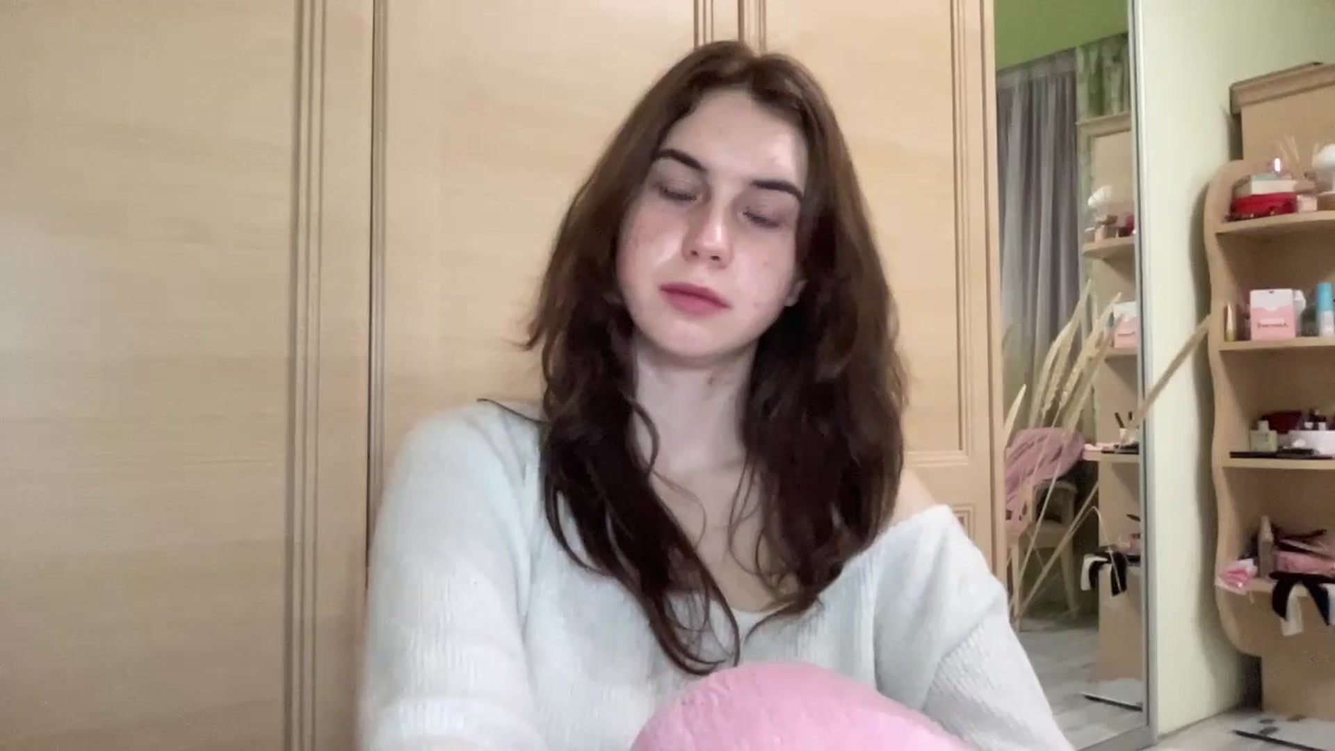 Gallery image thumbnail from EmberMoon's myfreecams stream on, 12/25/2024, 17:17 image 18 of 20