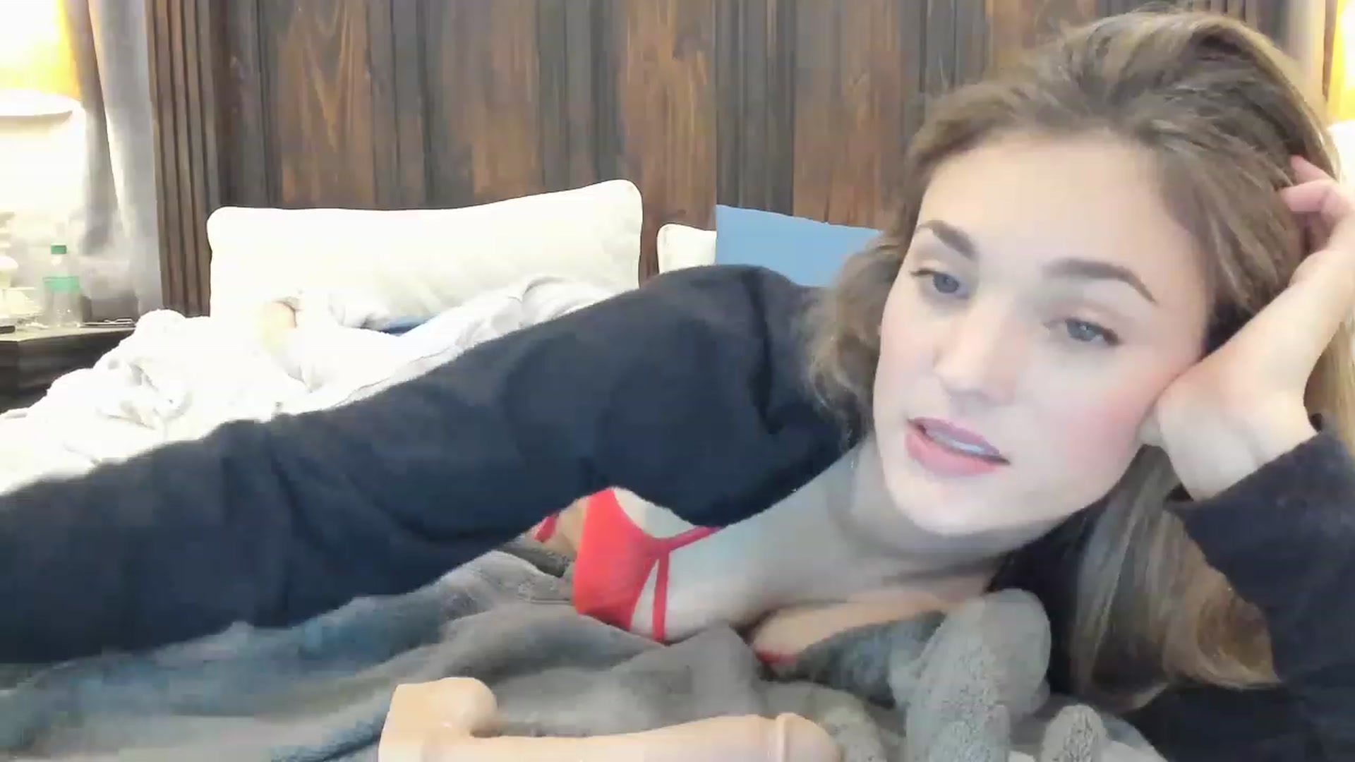Gallery image thumbnail from Ember_BDAY29's myfreecams stream on, 12/15/2022, 24:04 image 16 of 20