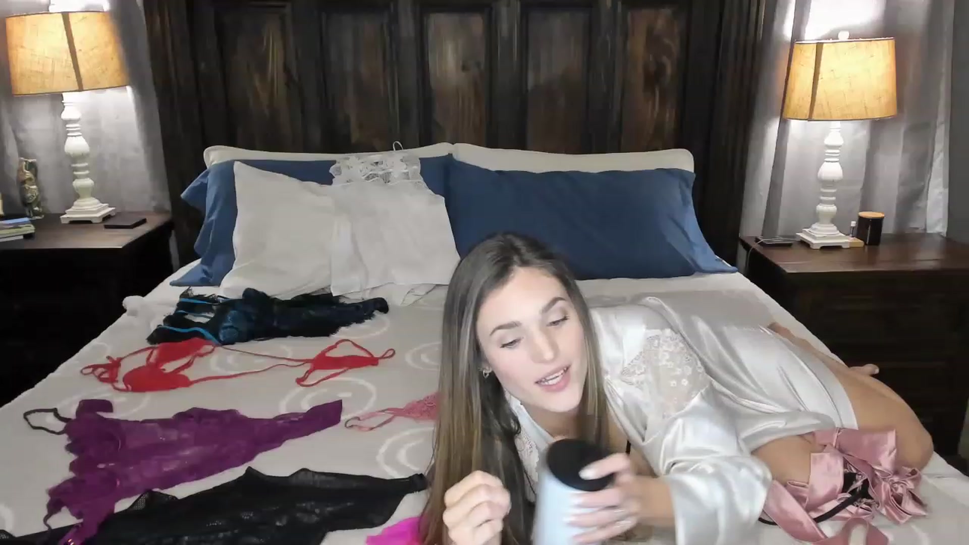 Gallery image thumbnail from Ember_Lynne's myfreecams stream on, 01/16/2023, 02:49 image 13 of 20