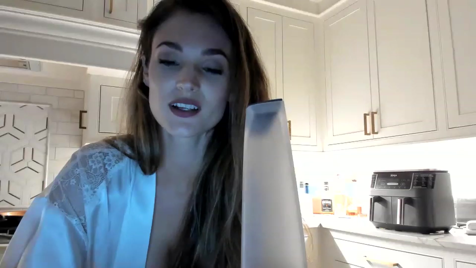 Gallery image thumbnail from Ember_Lynne's myfreecams stream on, 05/20/2023, 03:05 image 5 of 20