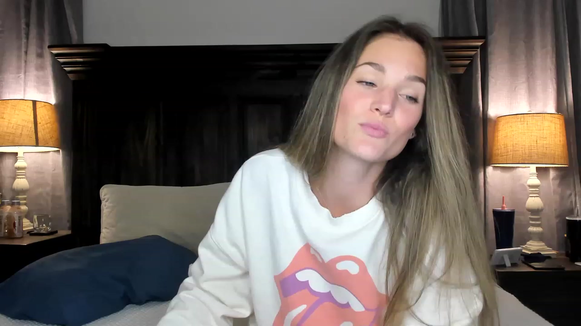 Gallery image thumbnail from Ember_Lynne's myfreecams stream on, 06/04/2023, 02:54 image 1 of 20