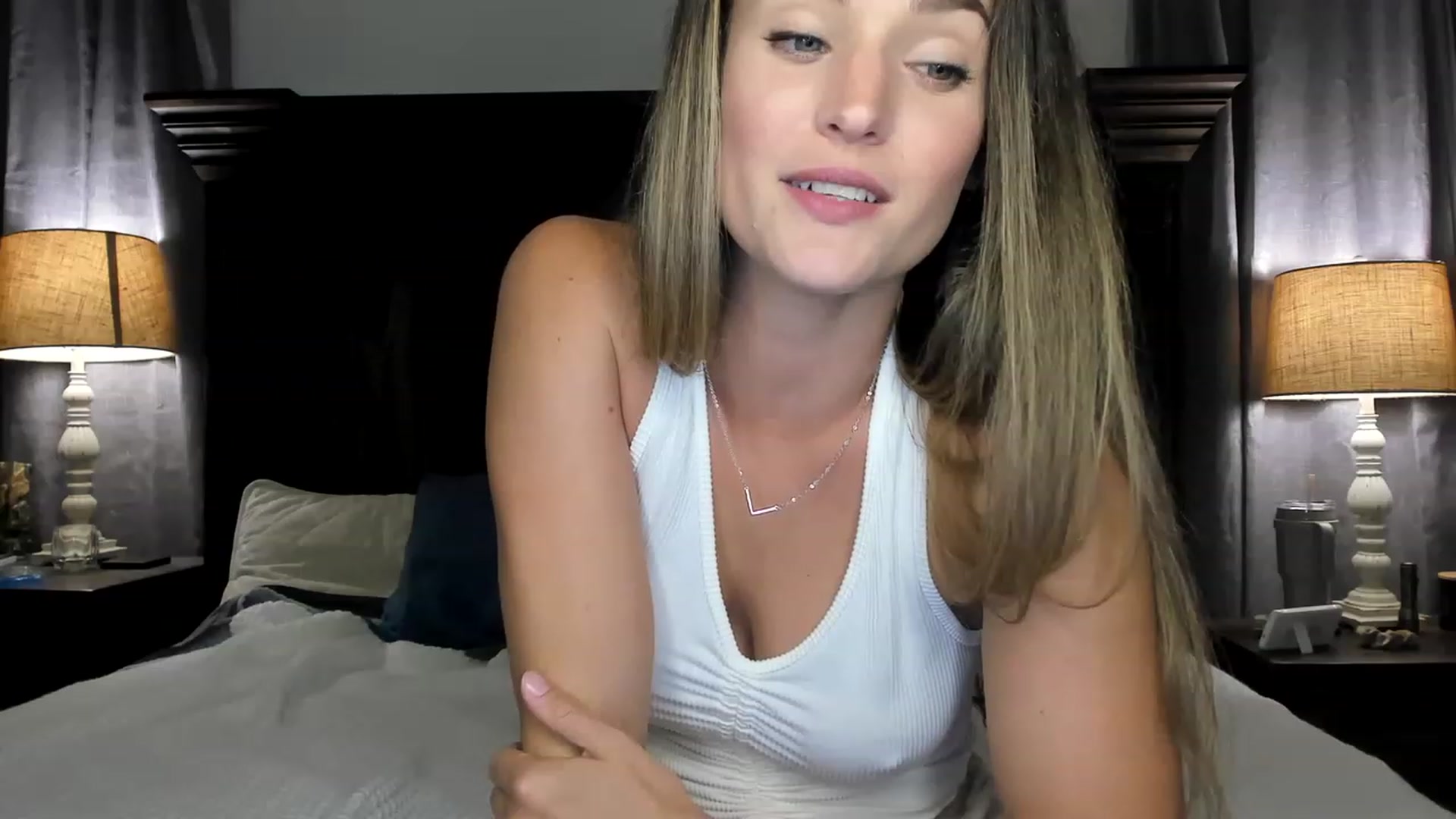 Gallery image thumbnail from Ember_Lynne's myfreecams stream on, 06/14/2023, 02:31 image 18 of 20