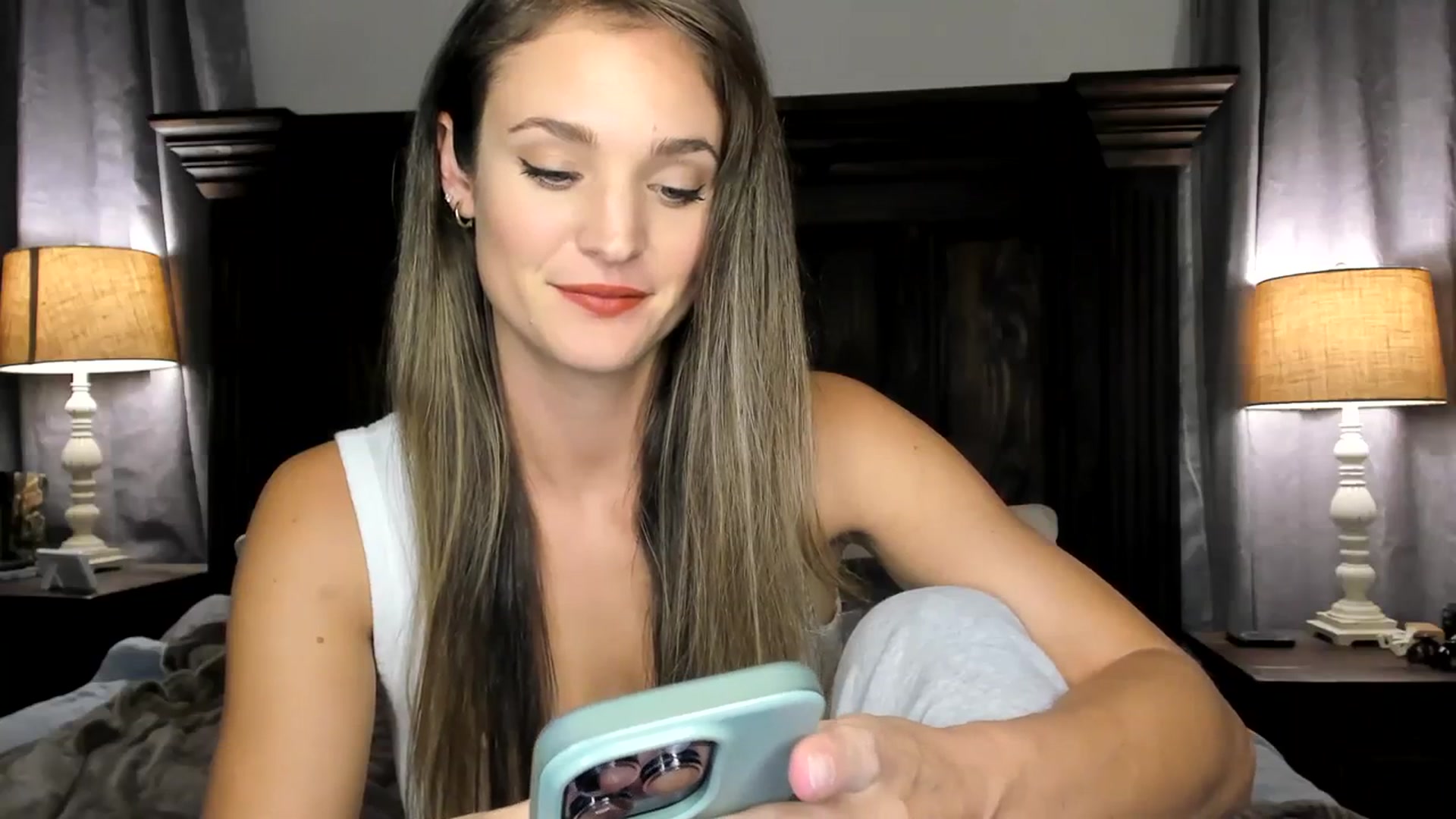 Gallery image thumbnail from Ember_Lynne's myfreecams stream on, 10/12/2023, 01:55 image 8 of 20