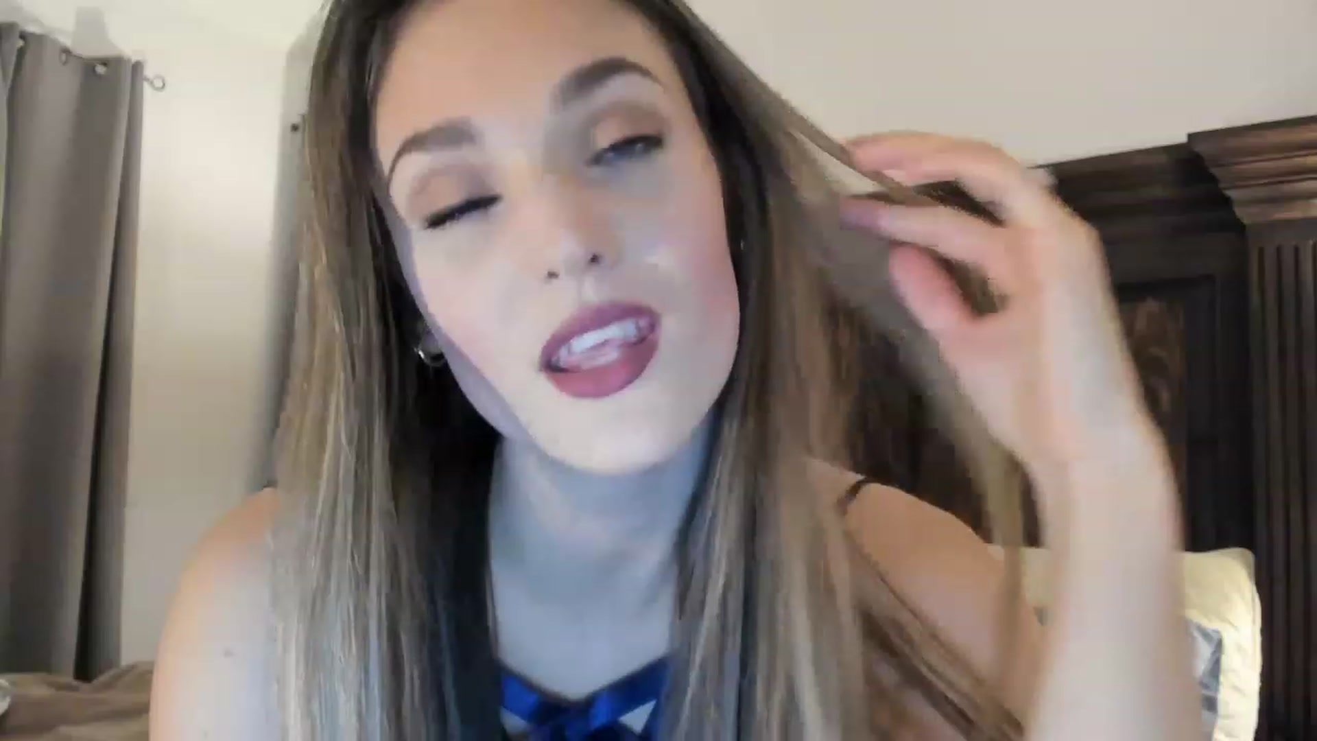 Gallery image thumbnail from Ember__Lynne's myfreecams stream on, 11/15/2022, 03:53 image 13 of 20