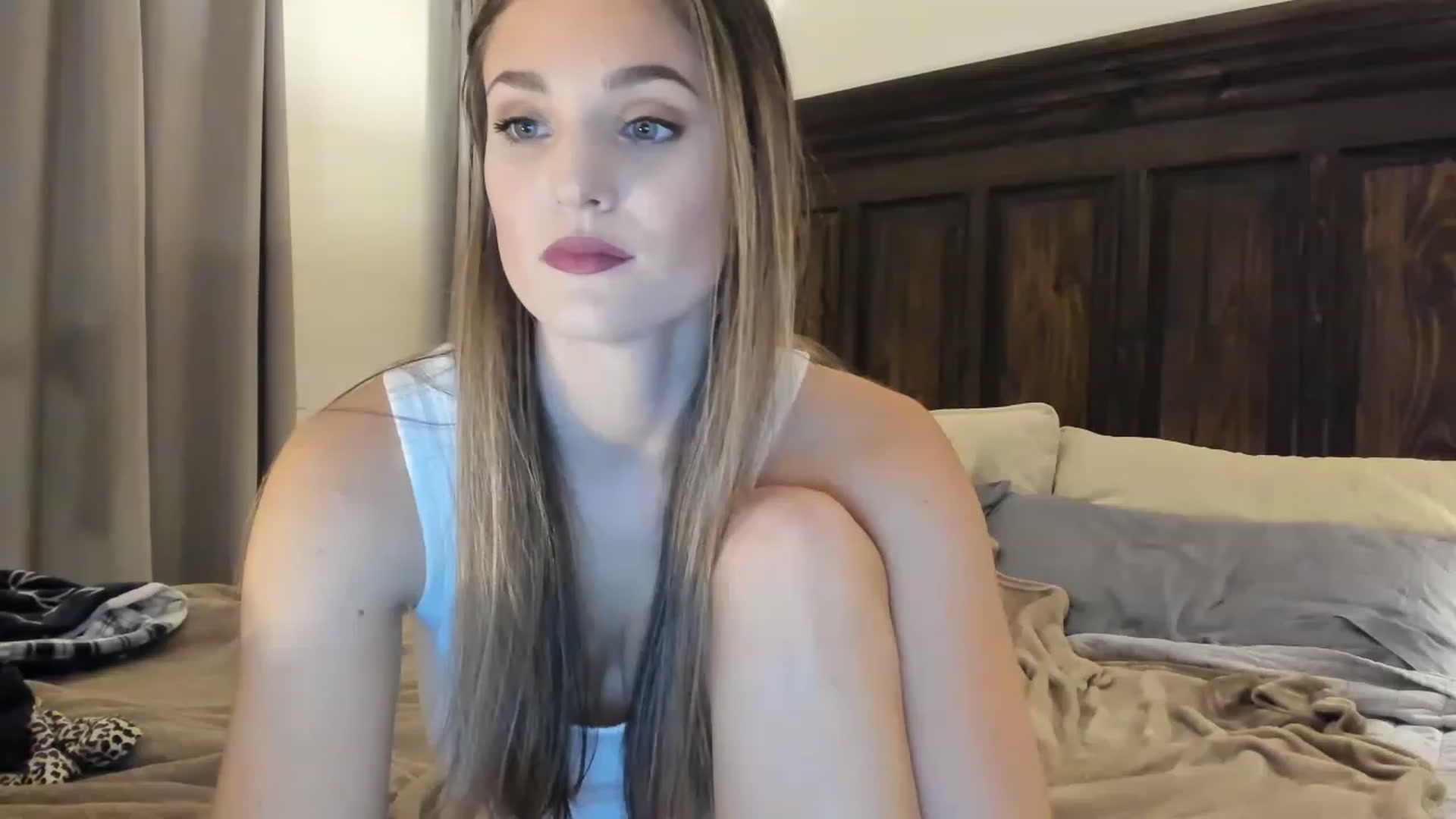 Gallery image thumbnail from Ember__Lynne's myfreecams stream on, 11/15/2022, 03:53 image 19 of 20