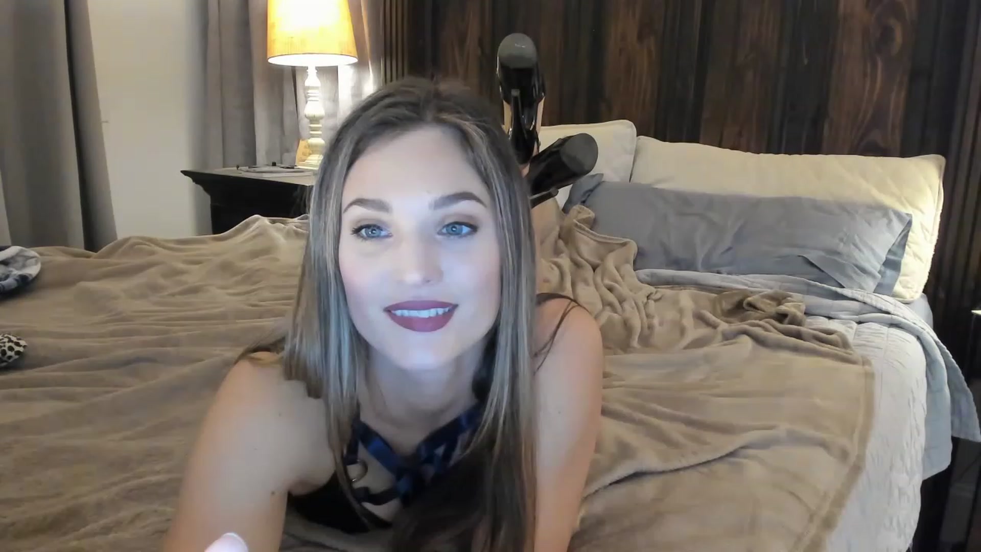 Gallery image thumbnail from Ember__Lynne's myfreecams stream on, 11/15/2022, 03:53 image 11 of 20
