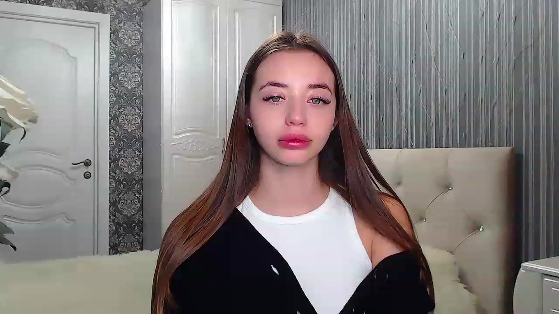 Gallery image thumbnail from EmeraldLilyyy's myfreecams stream on, 12/04/2022, 10:22 image 13 of 20
