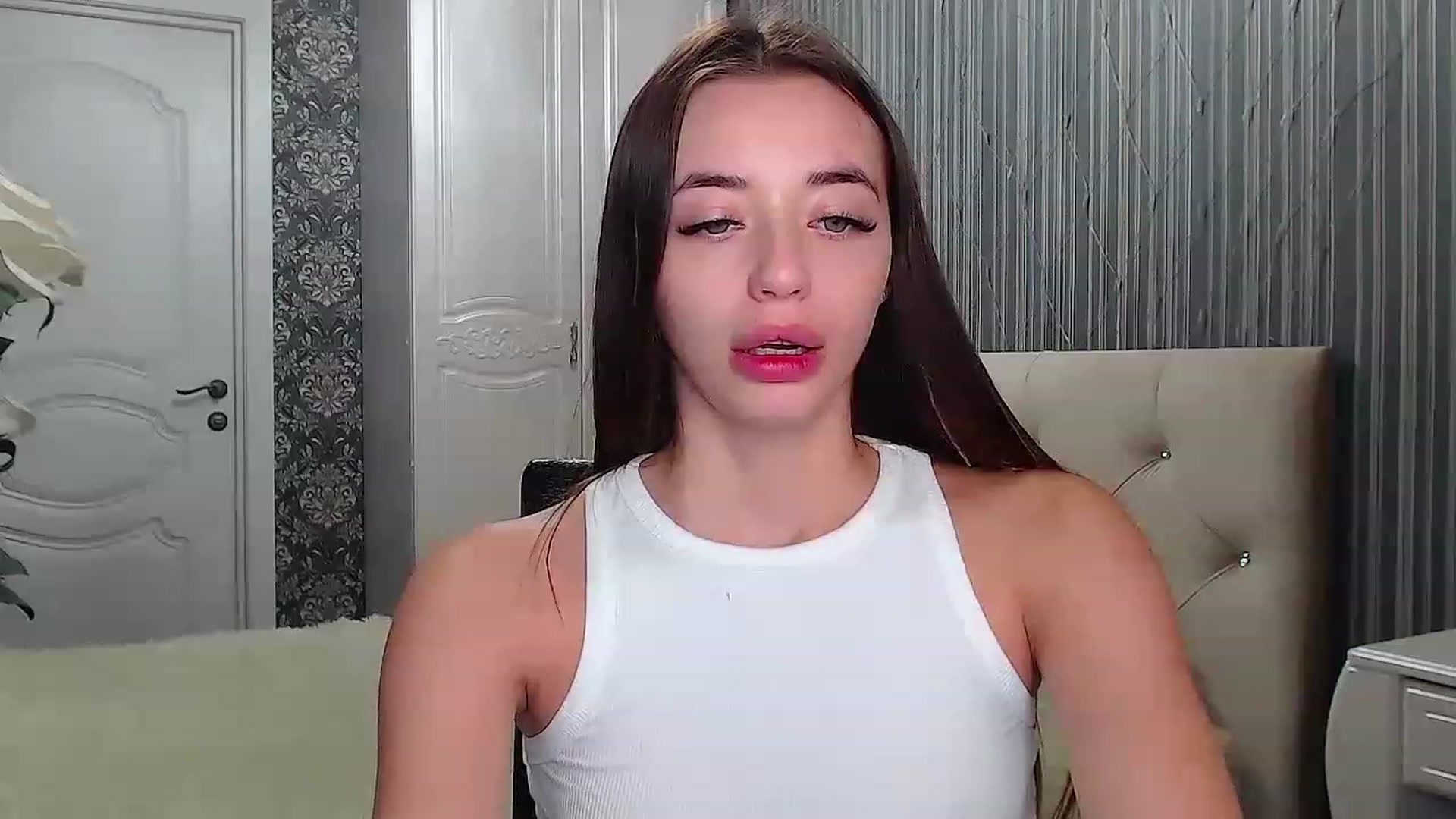 Gallery image thumbnail from EmeraldLilyyy's myfreecams stream on, 12/04/2022, 10:22 image 20 of 20