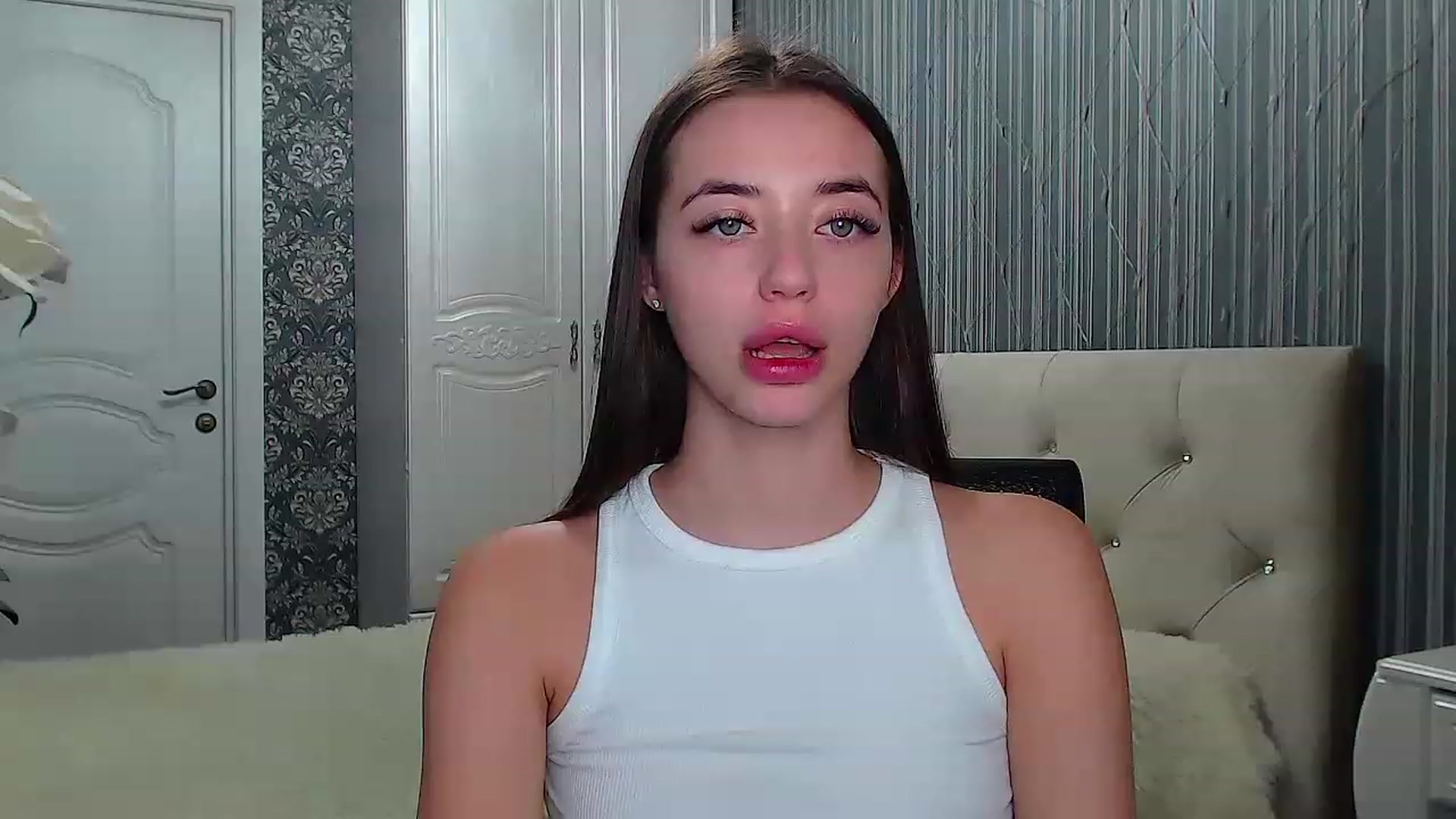 Gallery image thumbnail from EmeraldLilyyy's myfreecams stream on, 12/04/2022, 14:02 image 19 of 20
