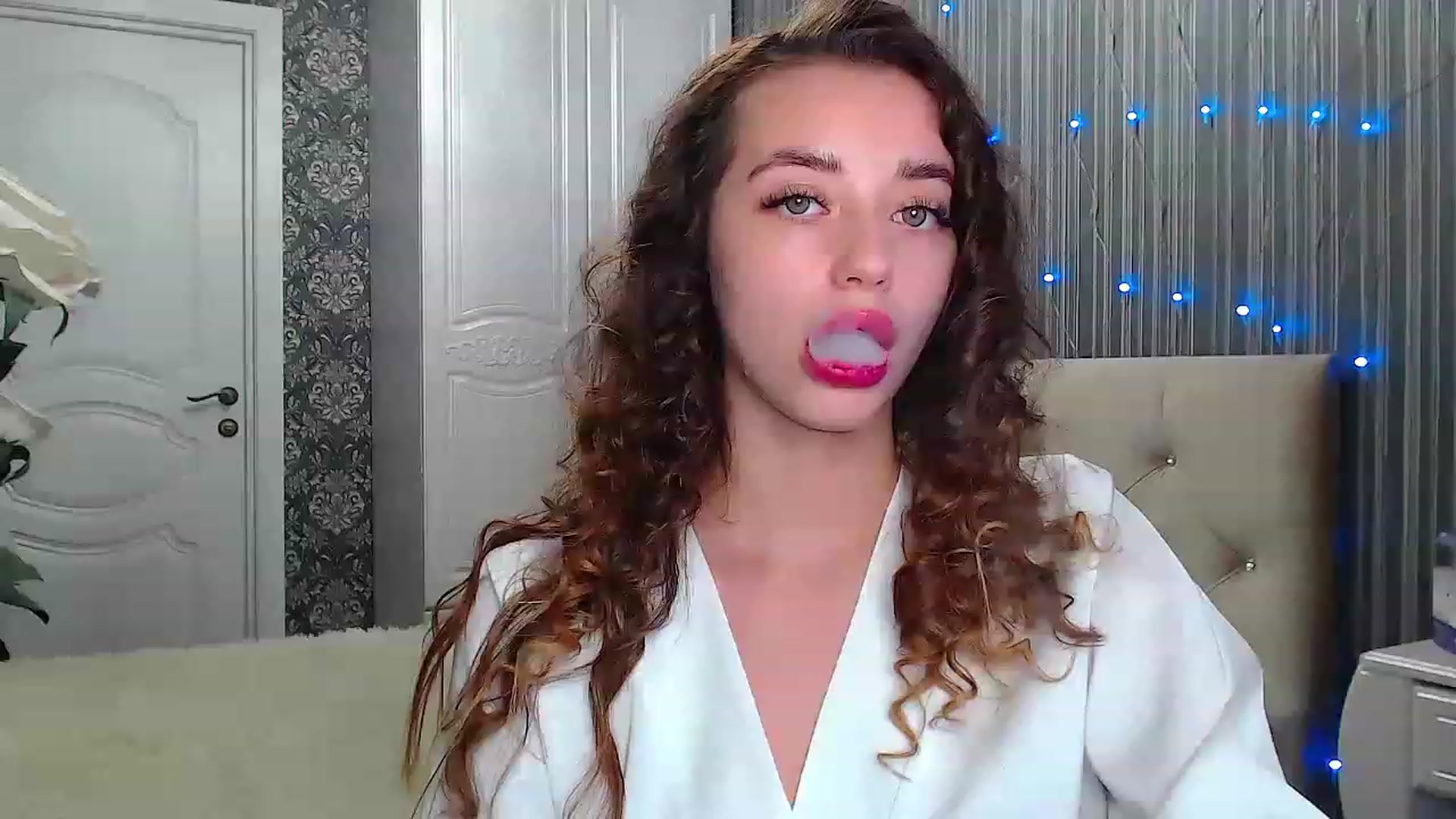 Gallery image thumbnail from EmeraldLilyyy's myfreecams stream on, 12/07/2022, 10:45 image 15 of 20