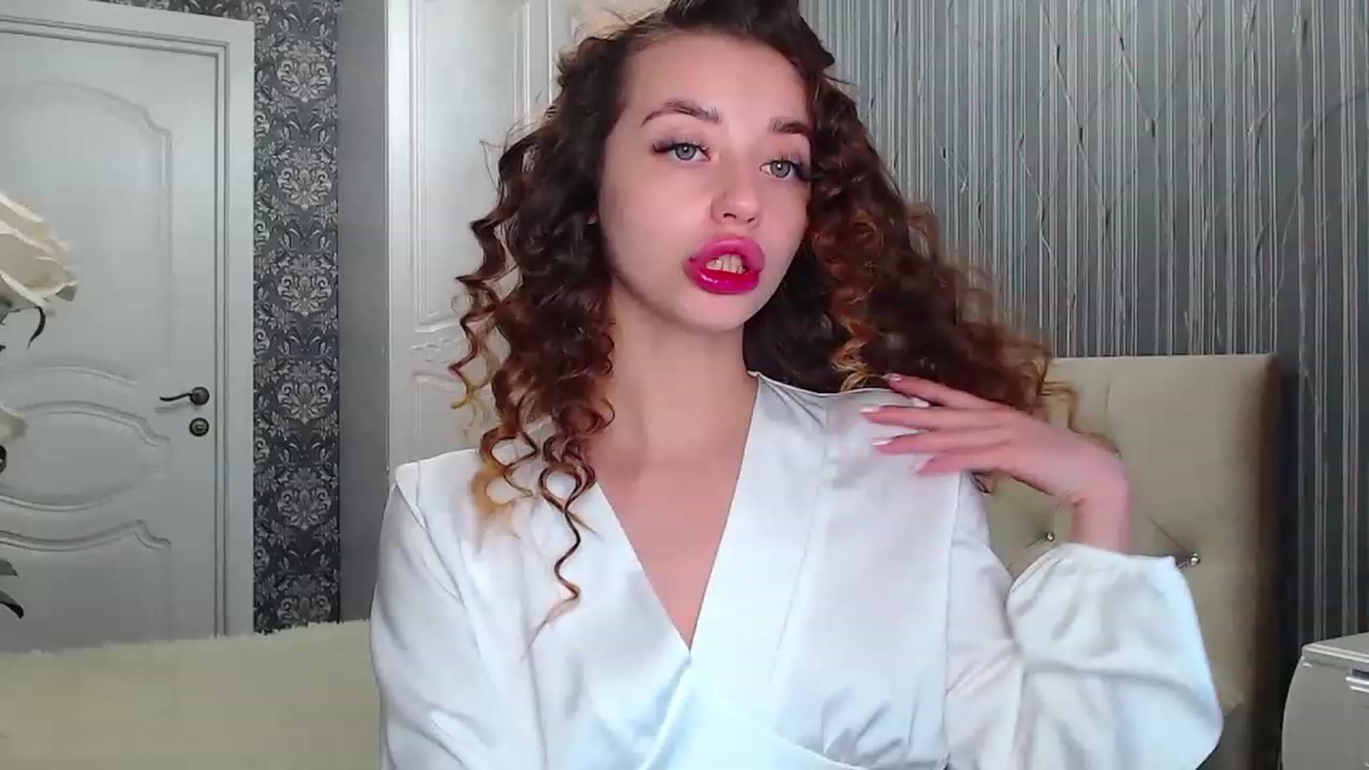Gallery image thumbnail from EmeraldLilyyy's myfreecams stream on, 12/07/2022, 10:45 image 1 of 20