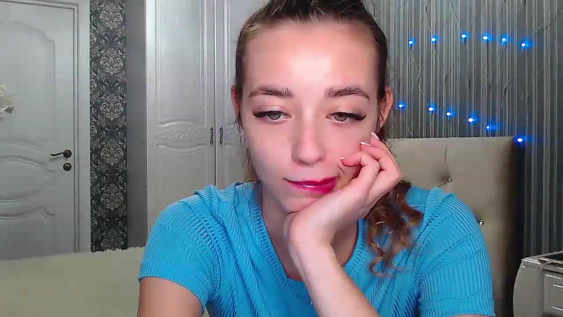 Gallery image thumbnail from EmeraldLilyyy's myfreecams stream on, 12/07/2022, 13:59 image 6 of 20