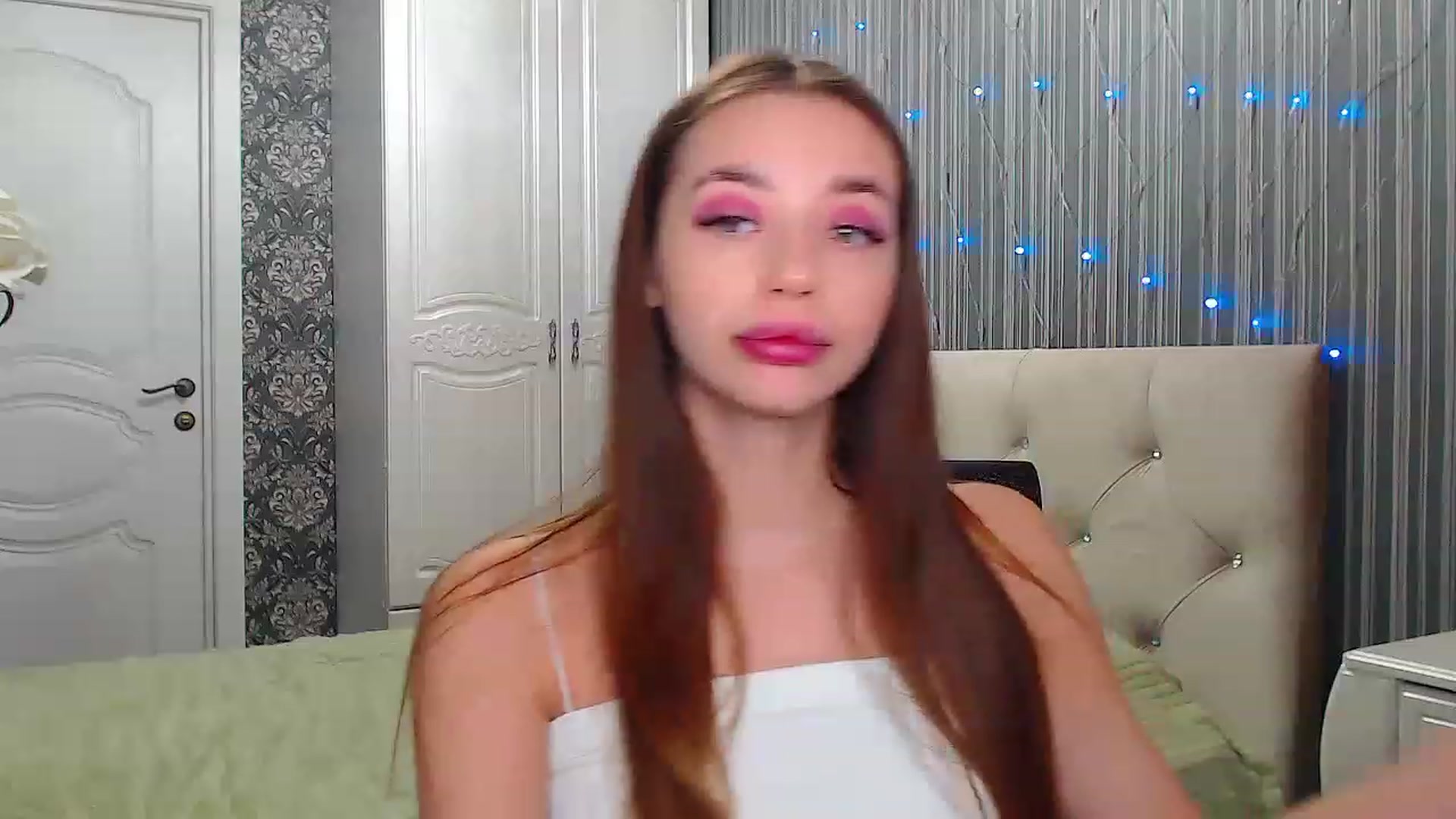 Gallery image thumbnail from EmeraldLilyyy's myfreecams stream on, 12/09/2022, 07:52 image 17 of 20