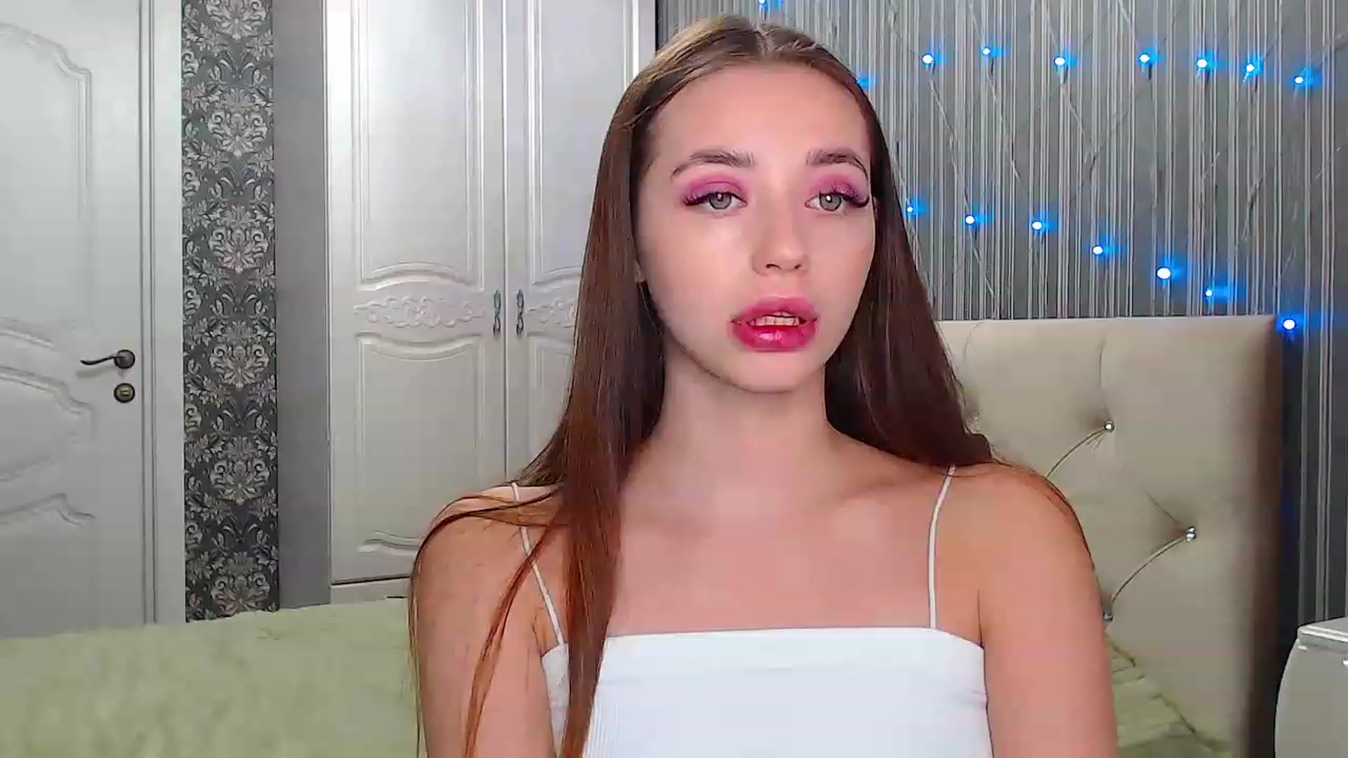 Gallery image thumbnail from EmeraldLilyyy's myfreecams stream on, 12/09/2022, 07:52 image 1 of 20