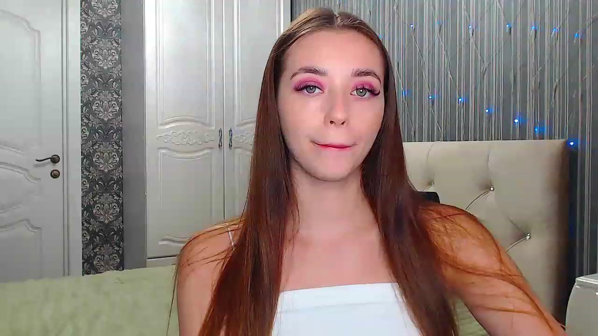 Gallery image thumbnail from EmeraldLilyyy's myfreecams stream on, 12/09/2022, 07:52 image 4 of 20