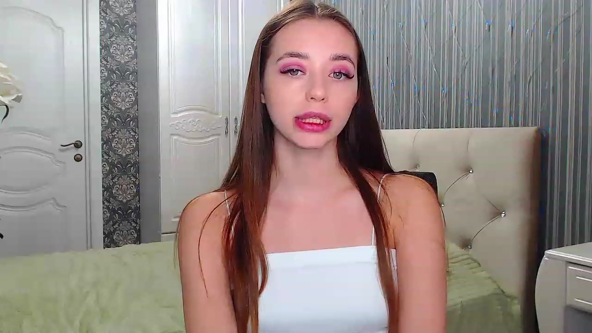 Gallery image thumbnail from EmeraldLilyyy's myfreecams stream on, 12/09/2022, 07:52 image 19 of 20