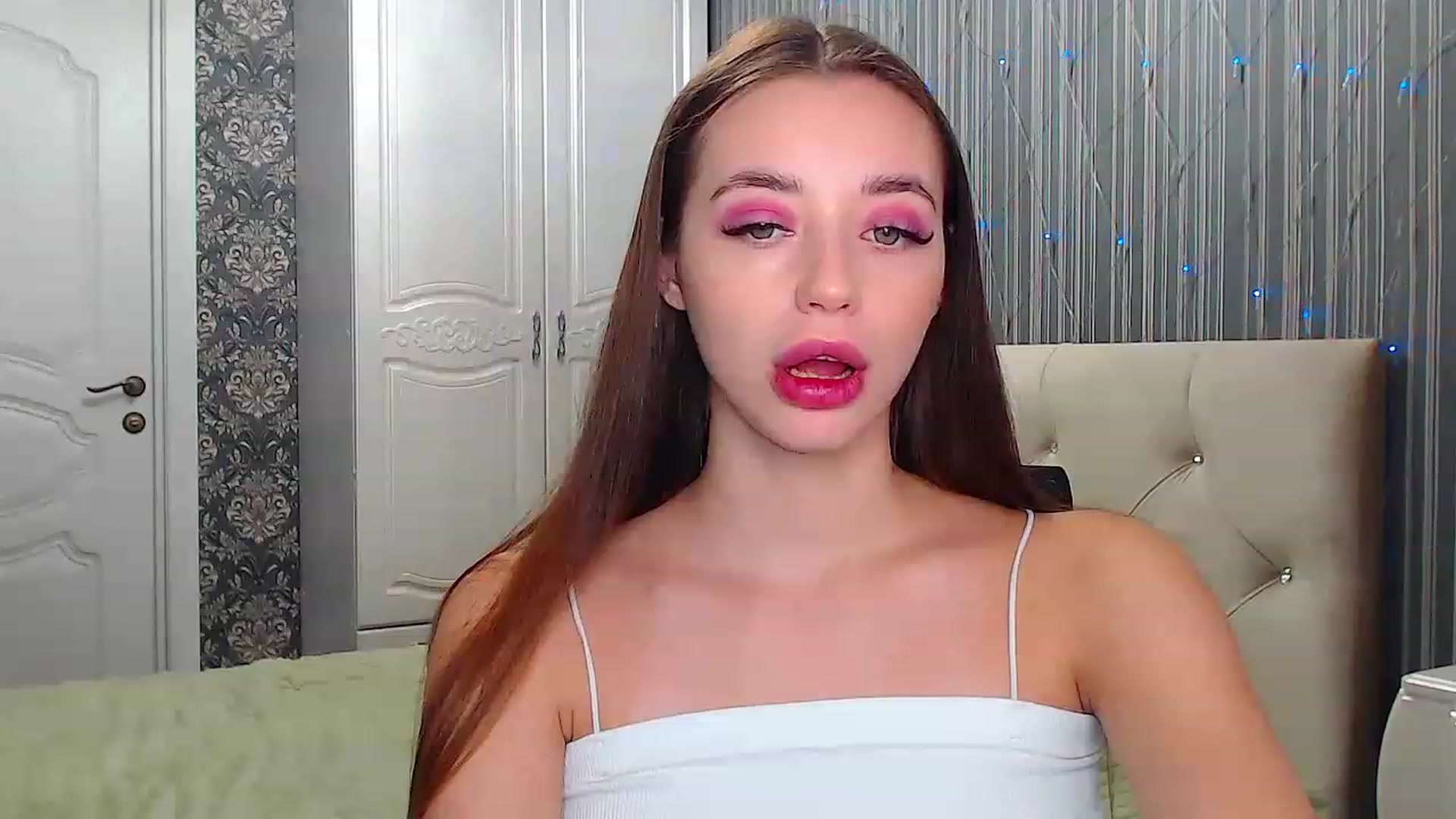 Gallery image thumbnail from EmeraldLilyyy's myfreecams stream on, 12/09/2022, 07:52 image 8 of 20